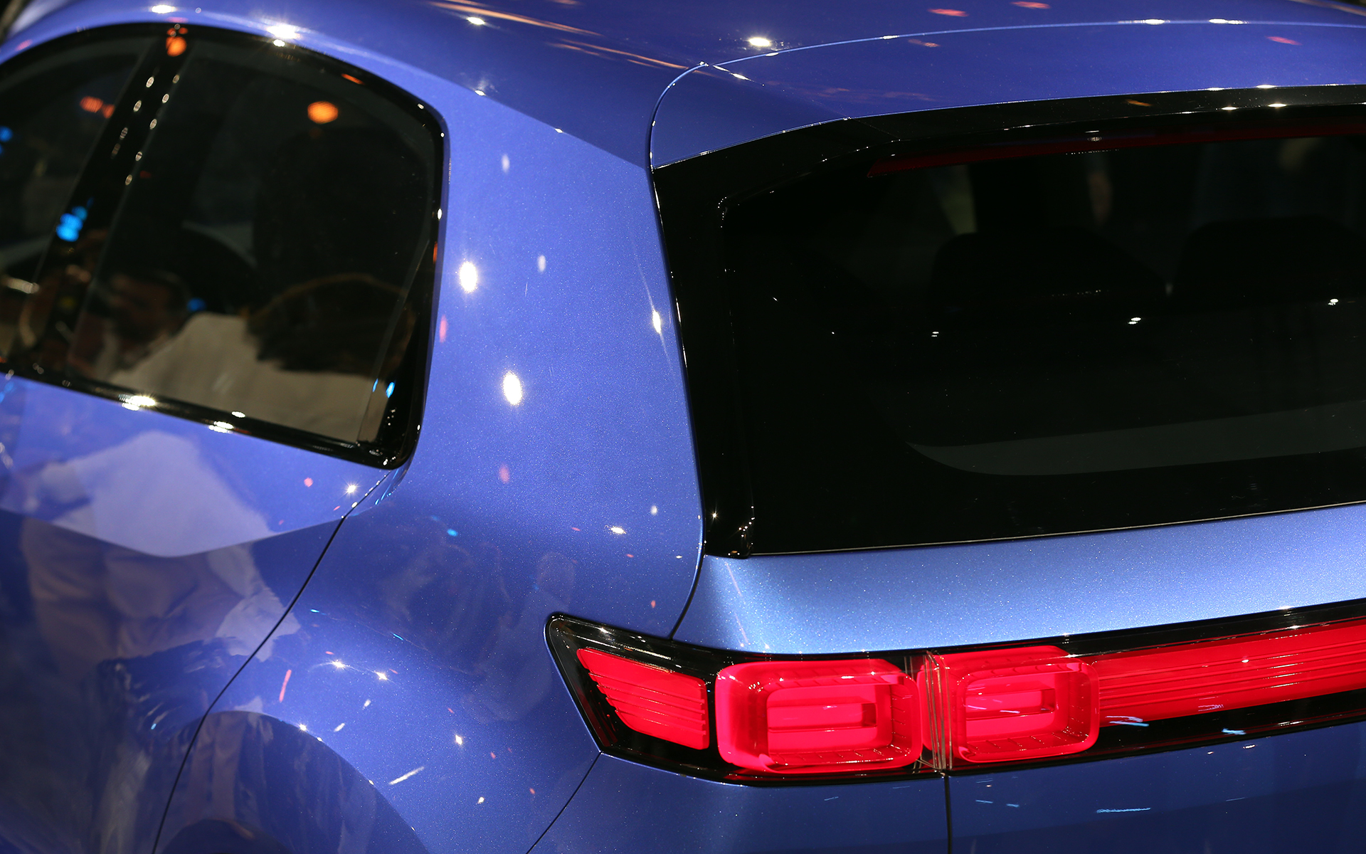 D.2allコンセプトのボディサイズについては4050×1812×1530mm（全長×全幅×全高）、ホイールベースは2600mm。タイヤサイズは225/40R20