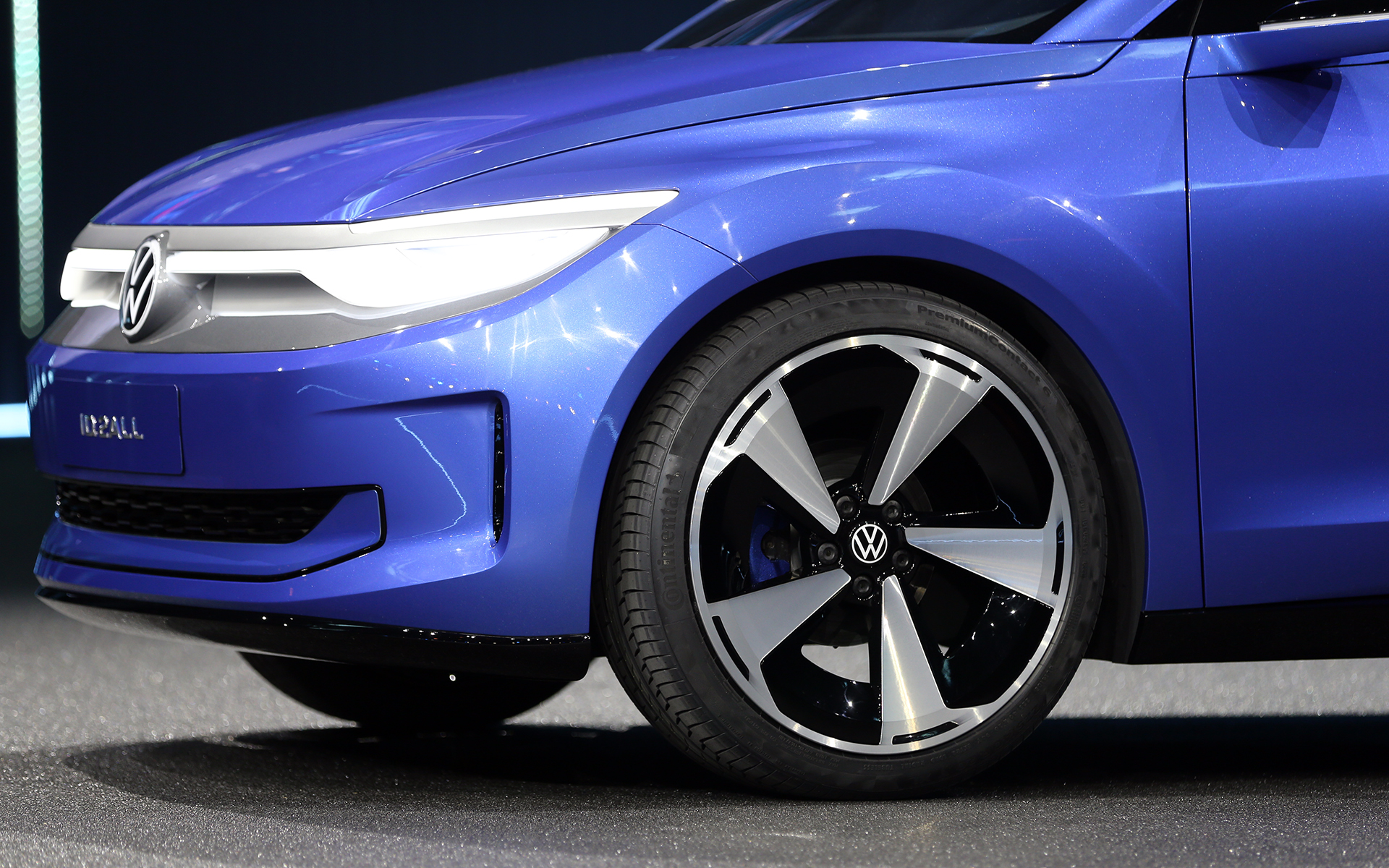 D.2allコンセプトのボディサイズについては4050×1812×1530mm（全長×全幅×全高）、ホイールベースは2600mm。タイヤサイズは225/40R20