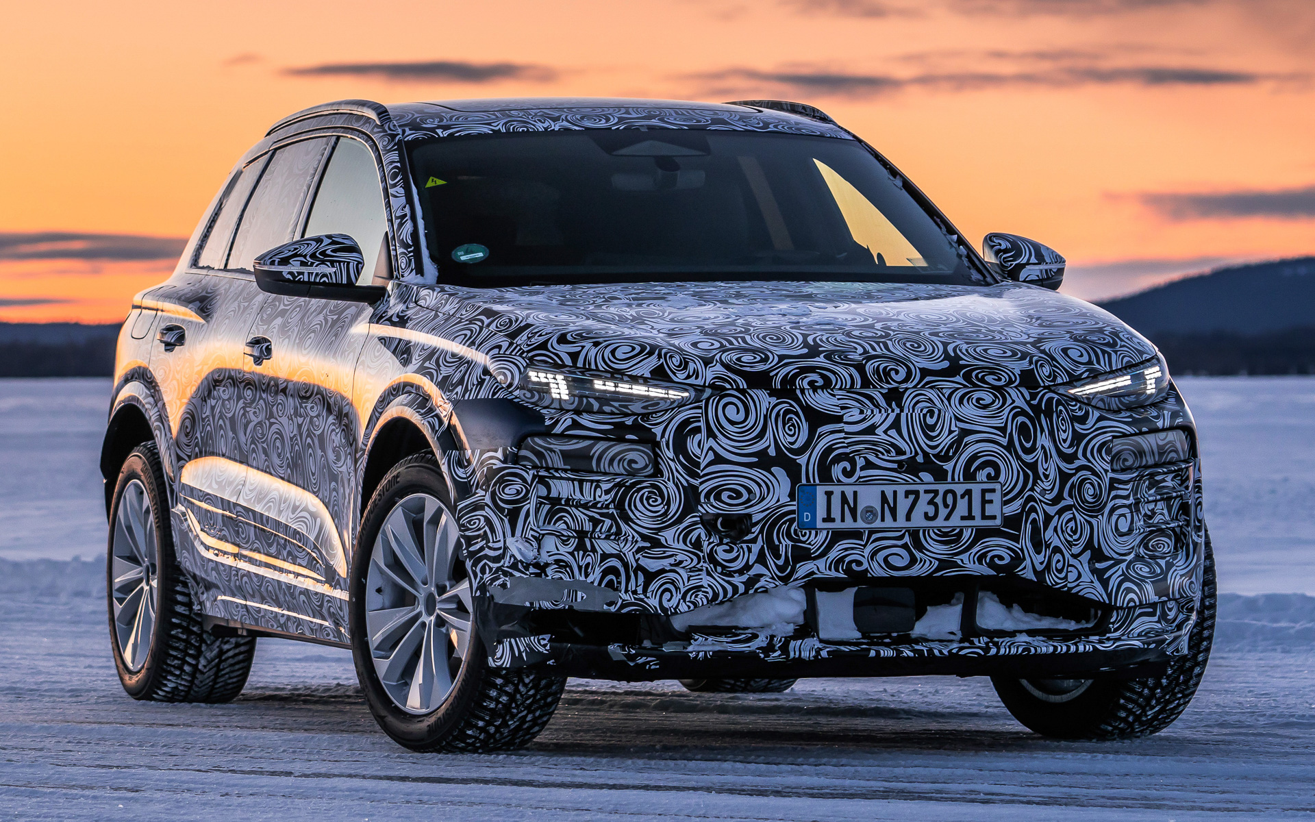 アウディ新型「Q6 e-tron（プロトタイプ）」