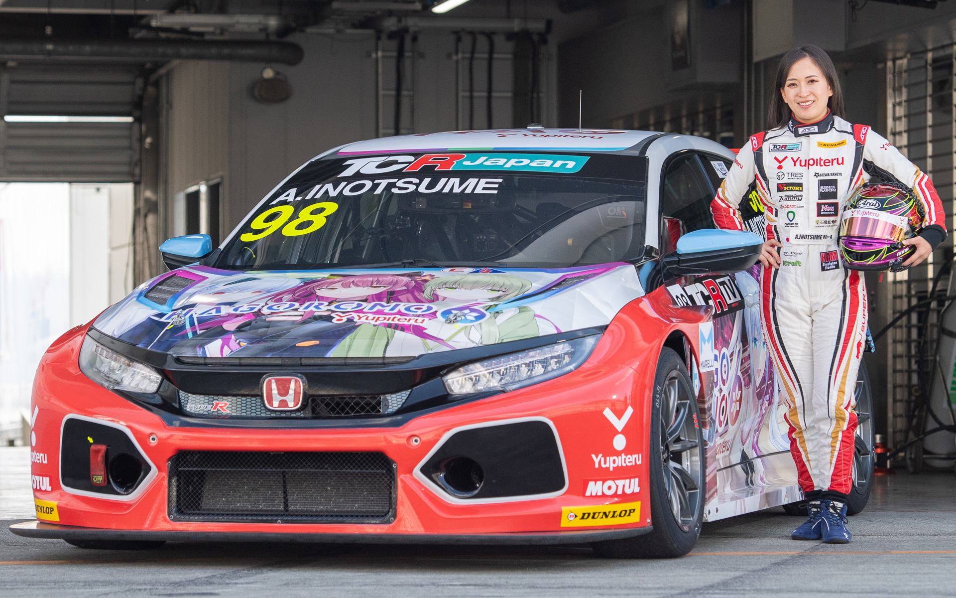 ユピテルのTCRジャパンシリーズ参戦マシン「CIVIC TCR（FK7）」とドライバーの猪爪杏奈選手