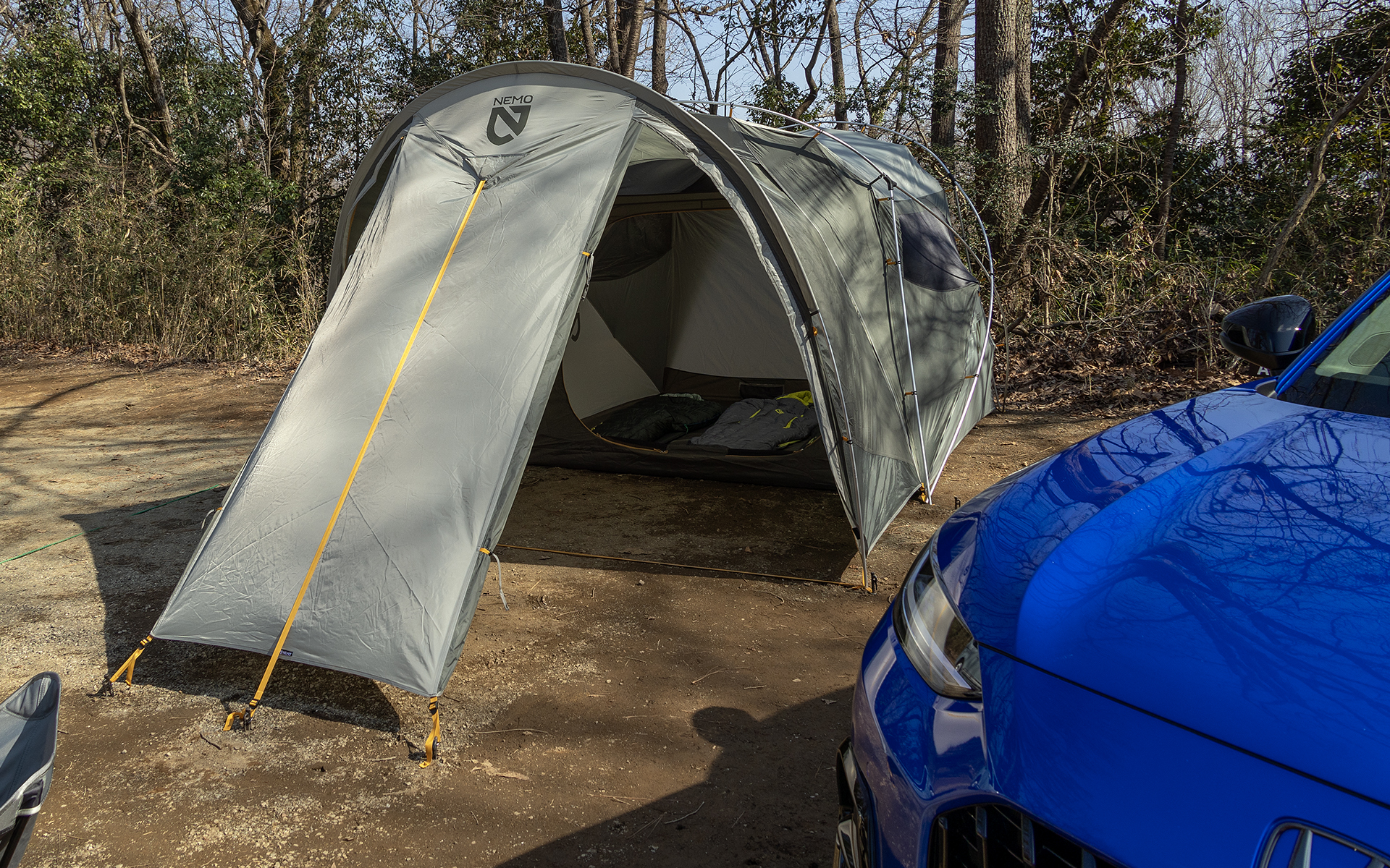 テントはステップワゴンより大きいものとしている。テント本体と前室は別パーツで販売されている。シングルレイヤータイプ