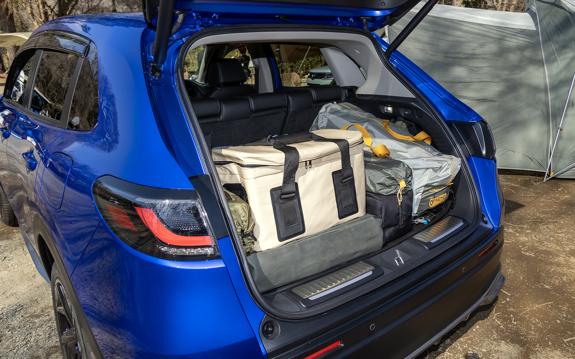 ZR-Vのラゲッジスペースはキャンプ道具が積めるほど広いイメージはなかったが、こちらも展開している道具と同じものがすべて積まれている