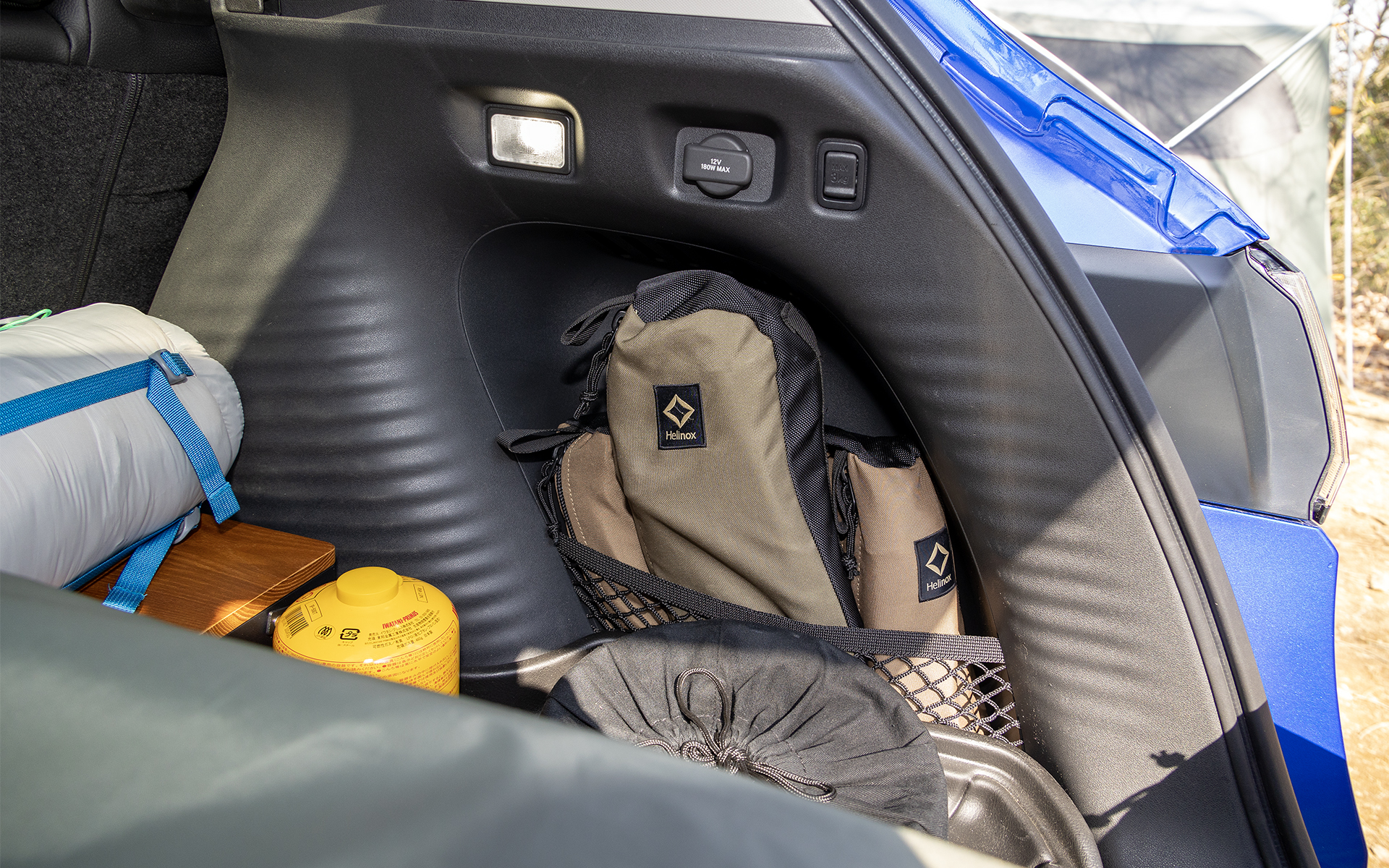 内装の形状には凹んだ部分もあるので、そこに小物を入れると空間が有効に使える