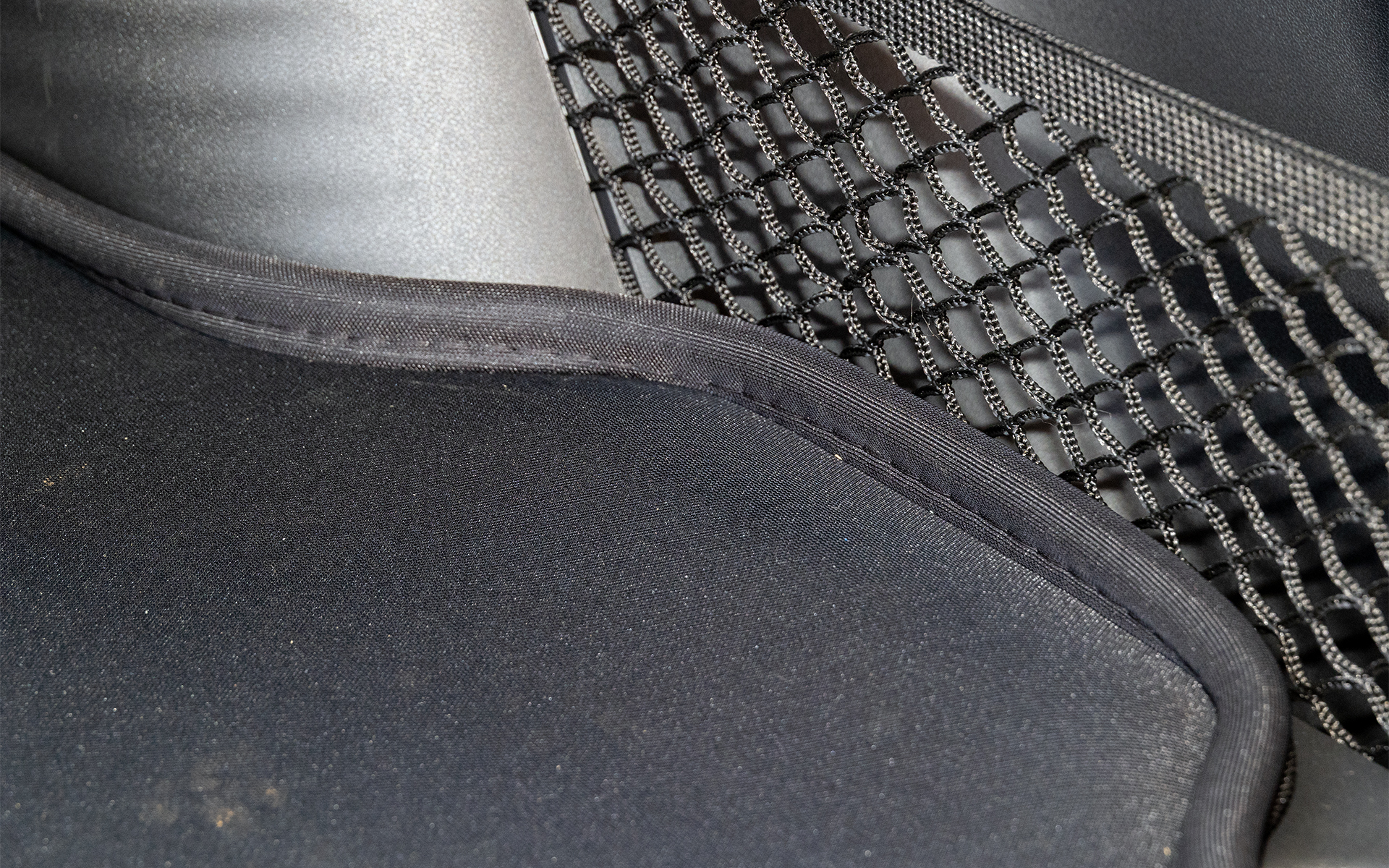 ZR-Vにはホンダ純正アクセサリーのラゲッジトレーが使われていた。アウトドア道具は土汚れがつきやすいのでラゲッジトレーは必需品だ