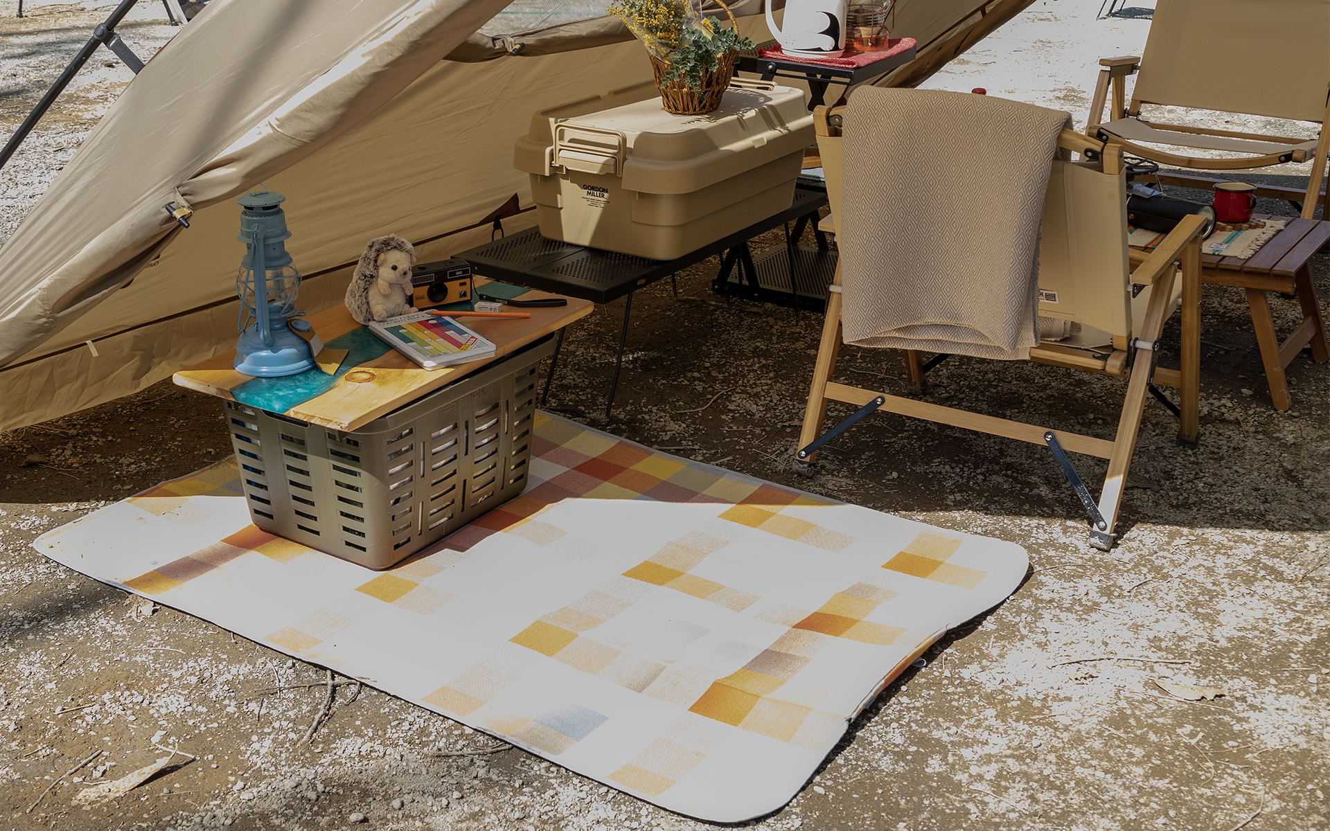 子供が靴を脱いで遊べるスペース。ちょもかさんの知り合いの家庭にキャンプコーディネートを依頼されたとき、実際にやってみて評判がよかったという