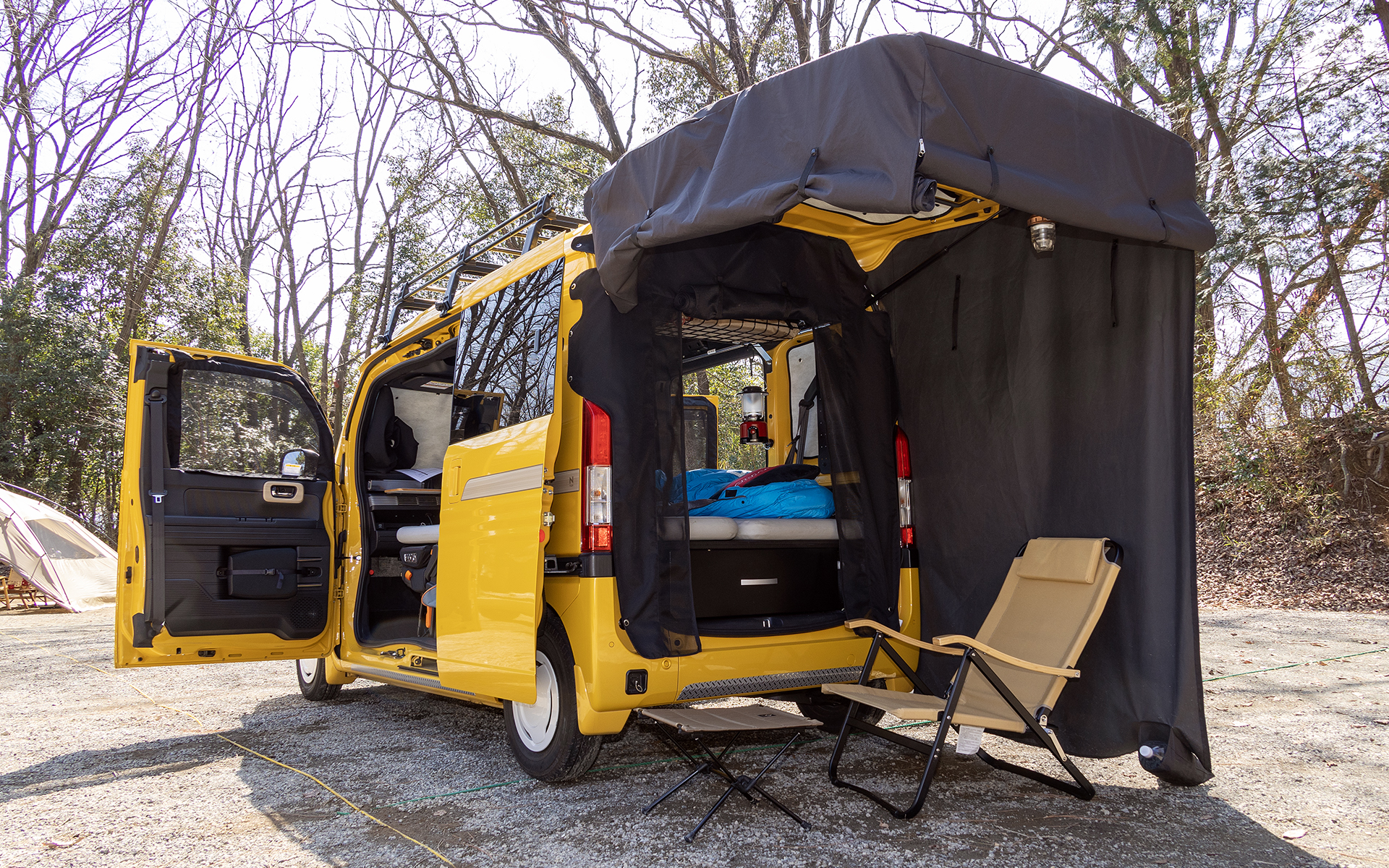 ホンダアクセスもN-VANの用品には力を入れているが、そのなかでテールゲートカーテンに注目