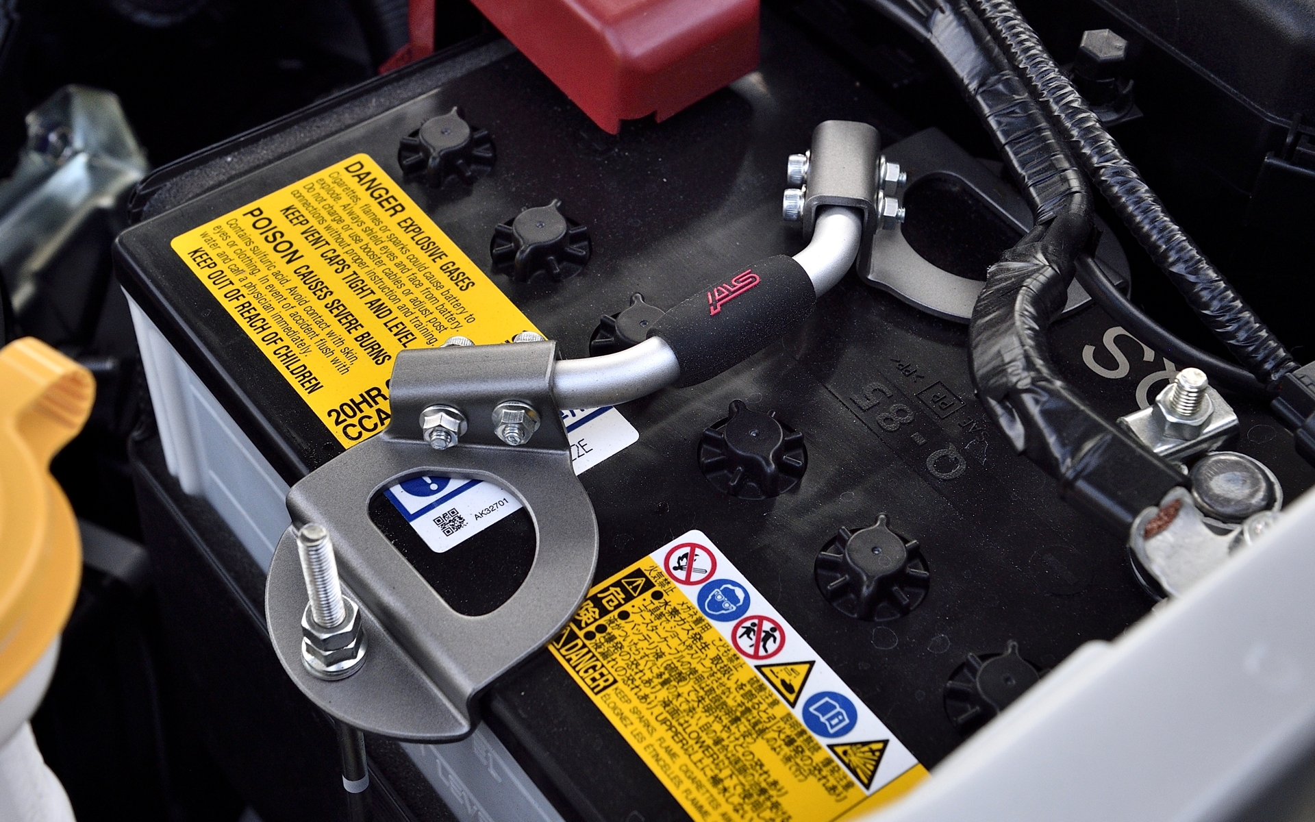 タワーバーを模したバッテリーフォルダーは8800円（税別）