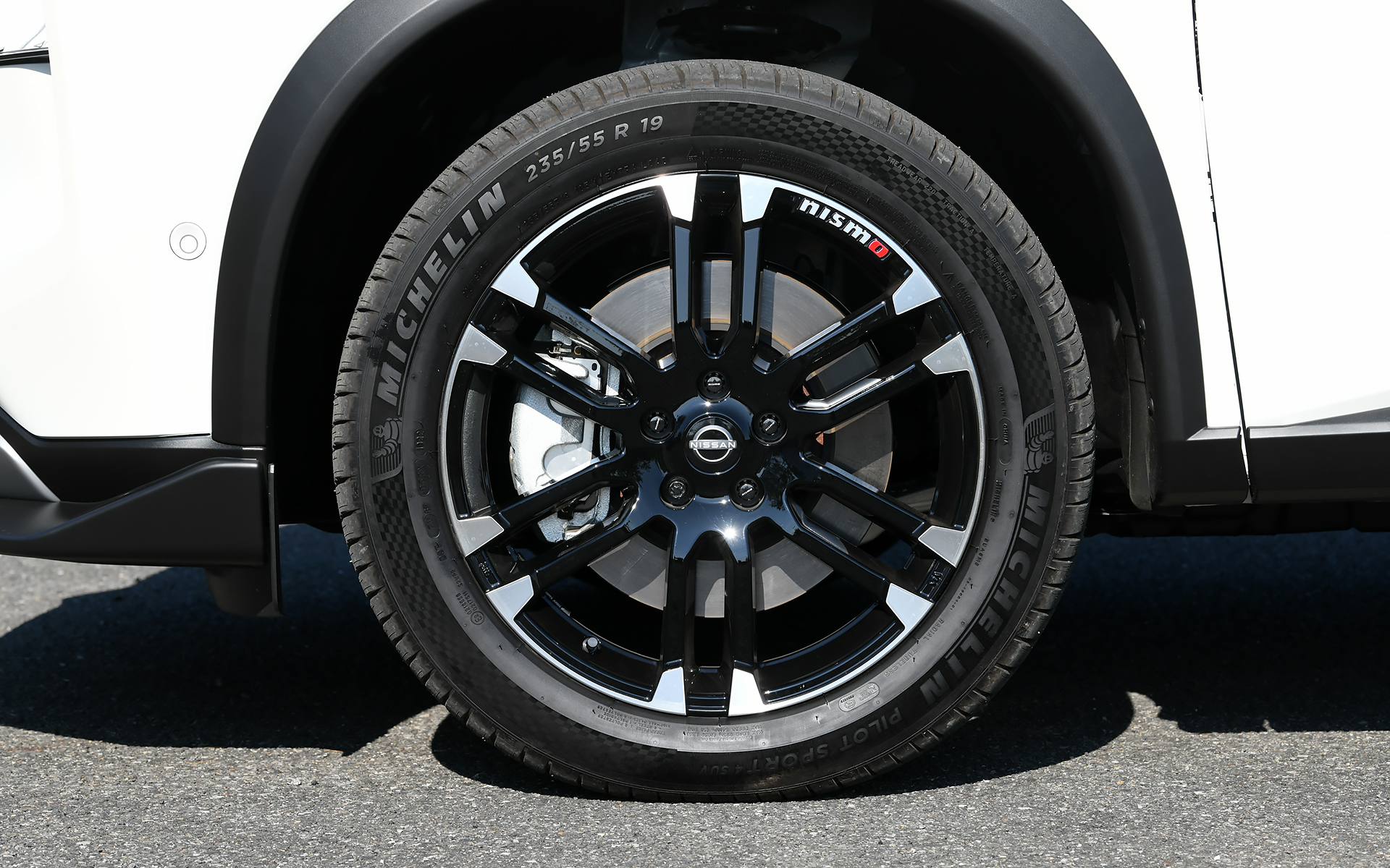 アルミロードホイール「LMX6S」価格は1本5万円（税別）