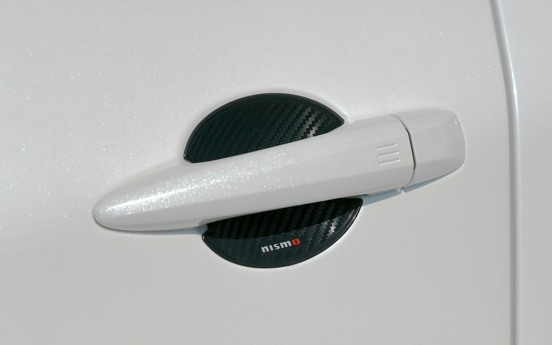 ドアハンドルプロテクターは2800円（税別）