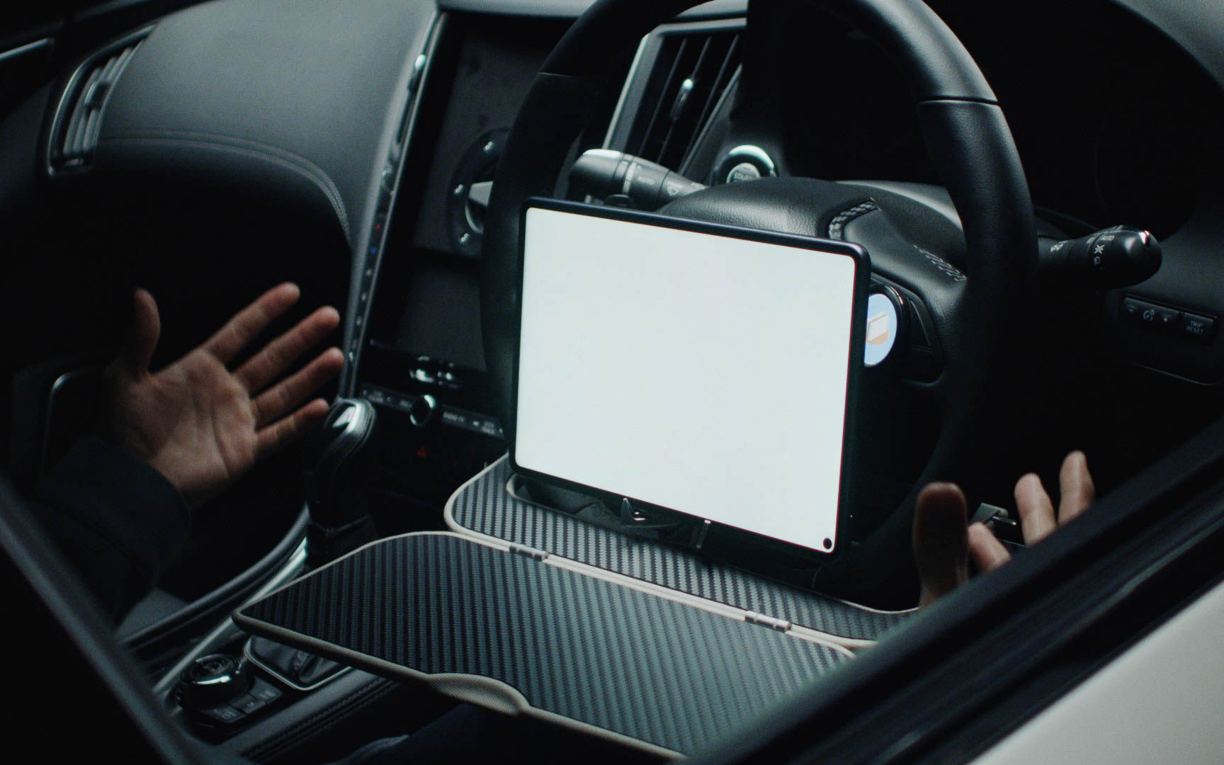 「スカイライン」に「食べる」「寝る」「遊ぶ」ための仕掛けを詰め込んだ