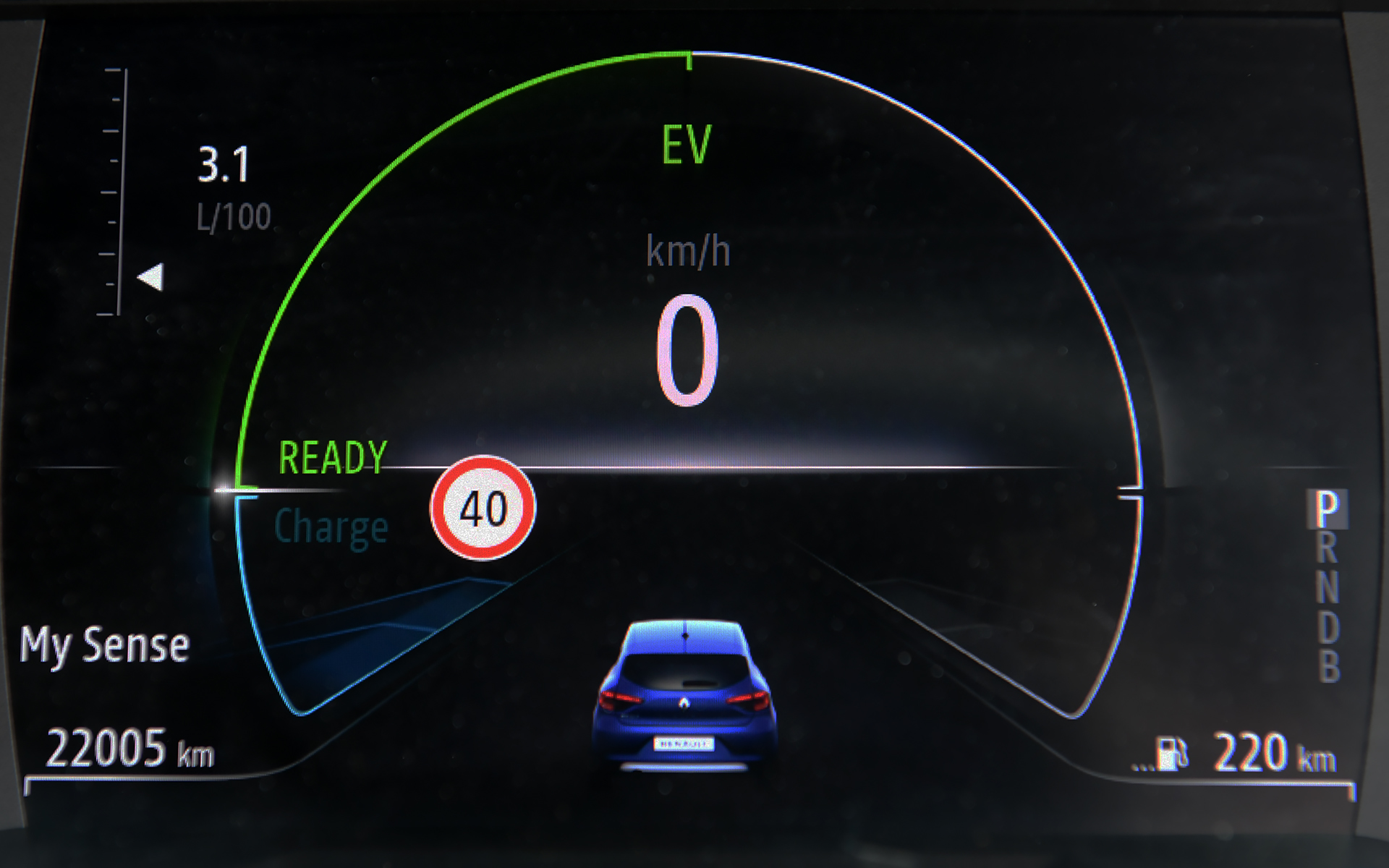 最終的な燃費表示は3.1L/100km。3.0L/100kmの壁は高かった……