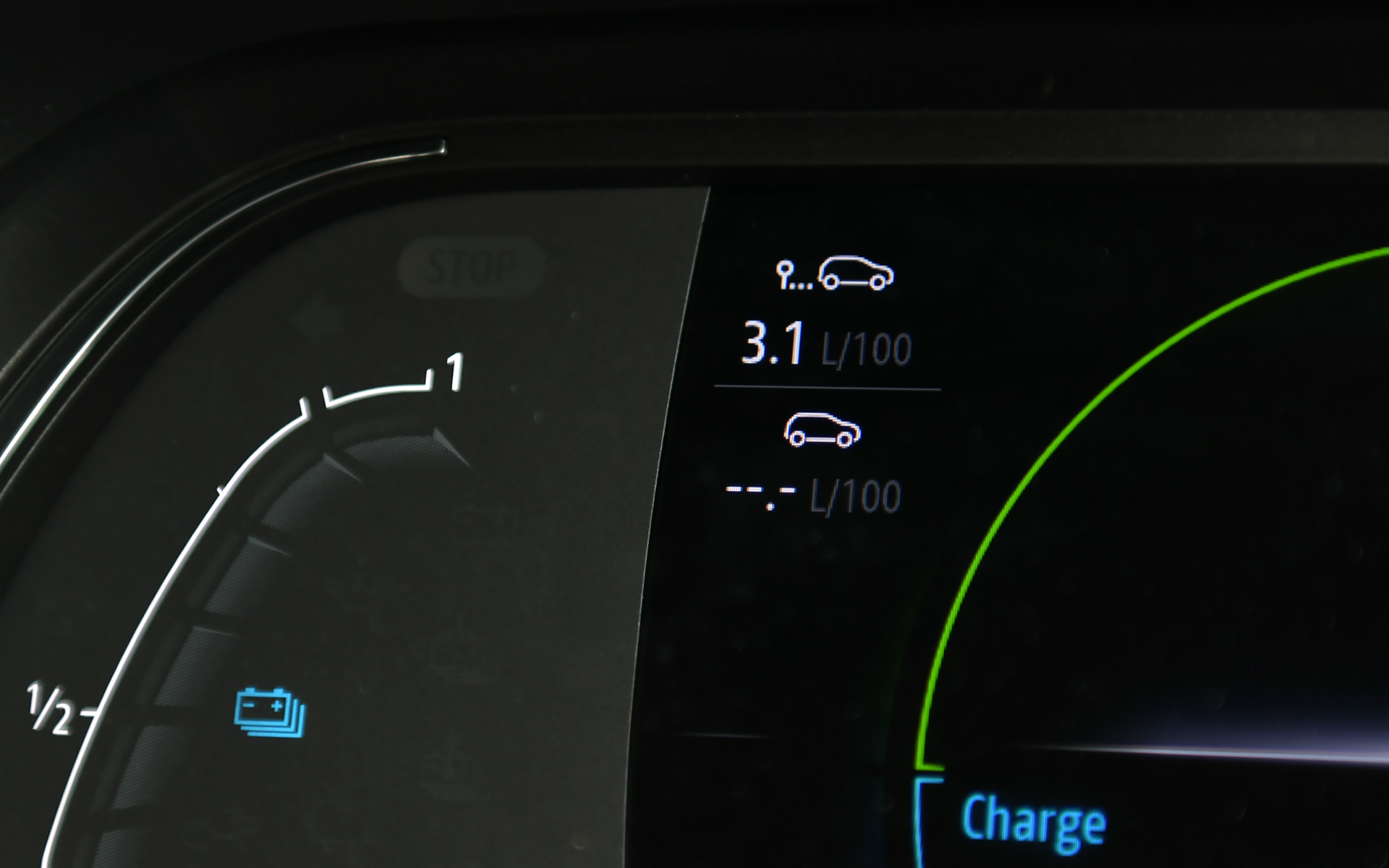 最終的な燃費表示は3.1L/100km。3.0L/100kmの壁は高かった……