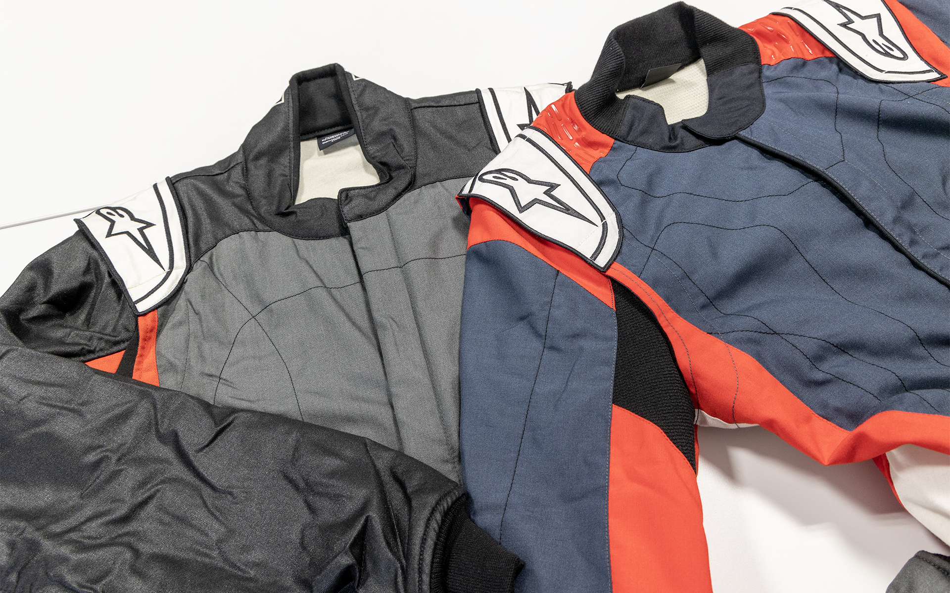 GP PRO COMP V2 SUITと比較すると重量があったり通気性が劣ったりするが、レーシングスーツとしての基本性能は高いので安心して着られるスーツであることは間違いない