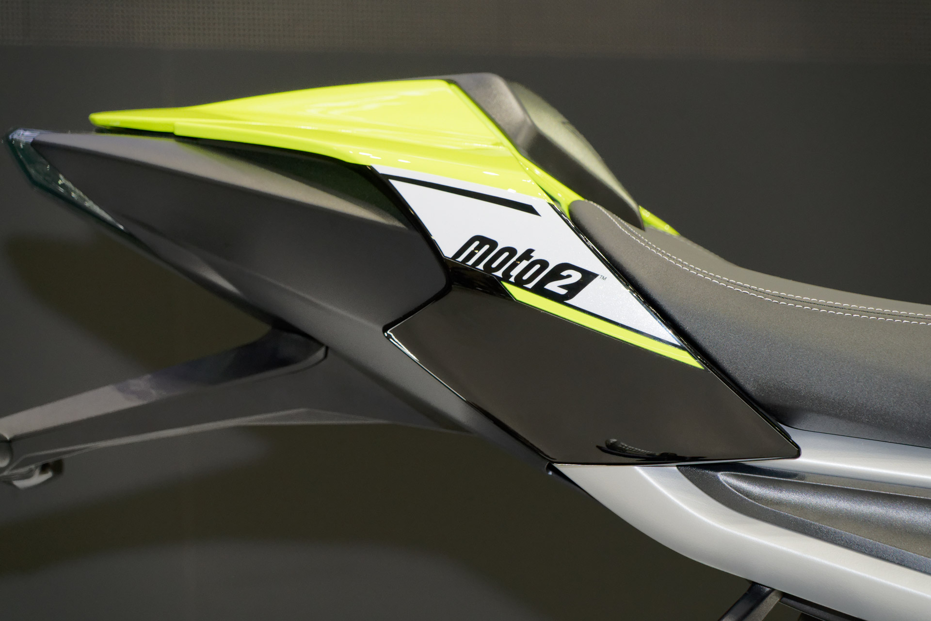 各所に「Moto2」のロゴがあしらわれている