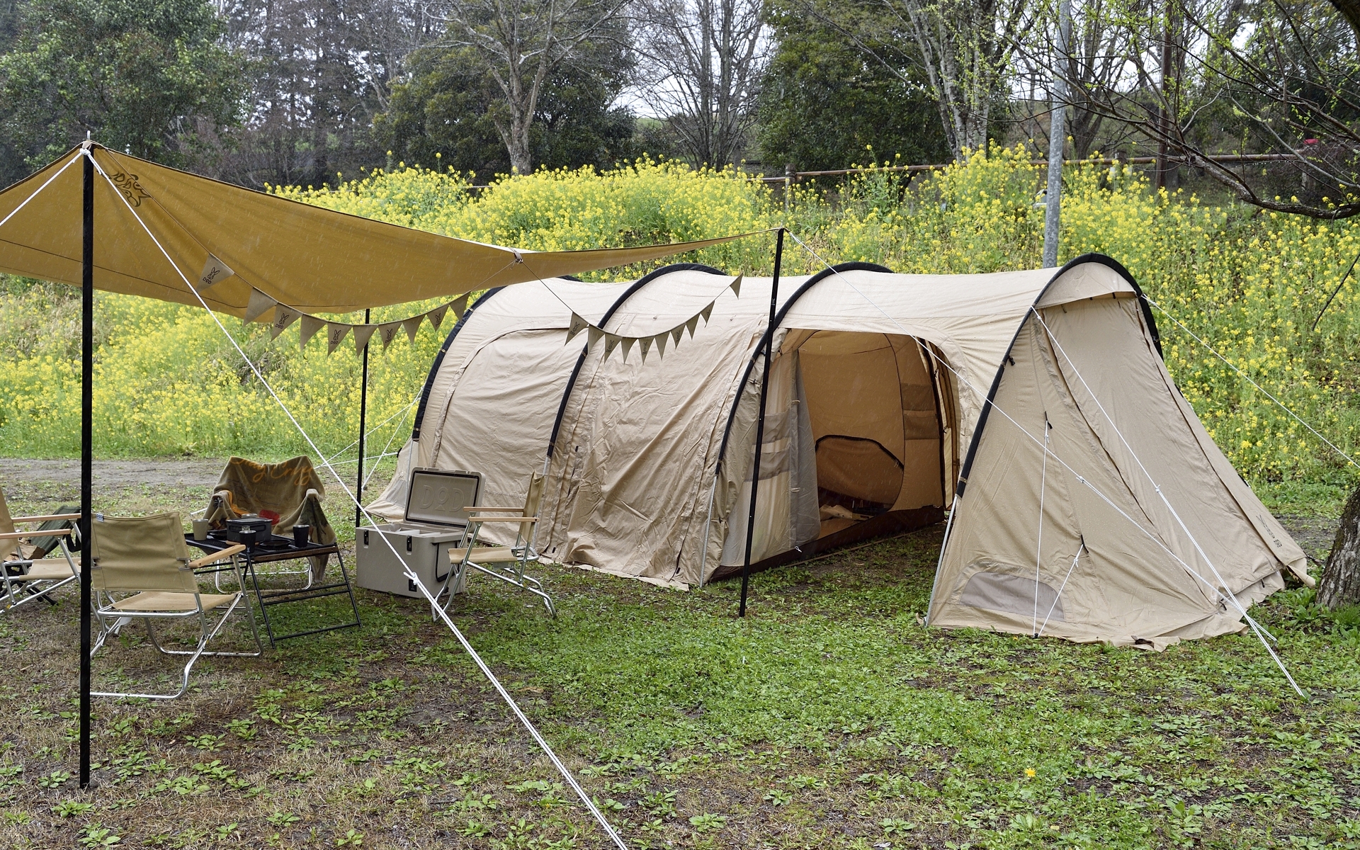 カマボコ形状の「カマボコテント」