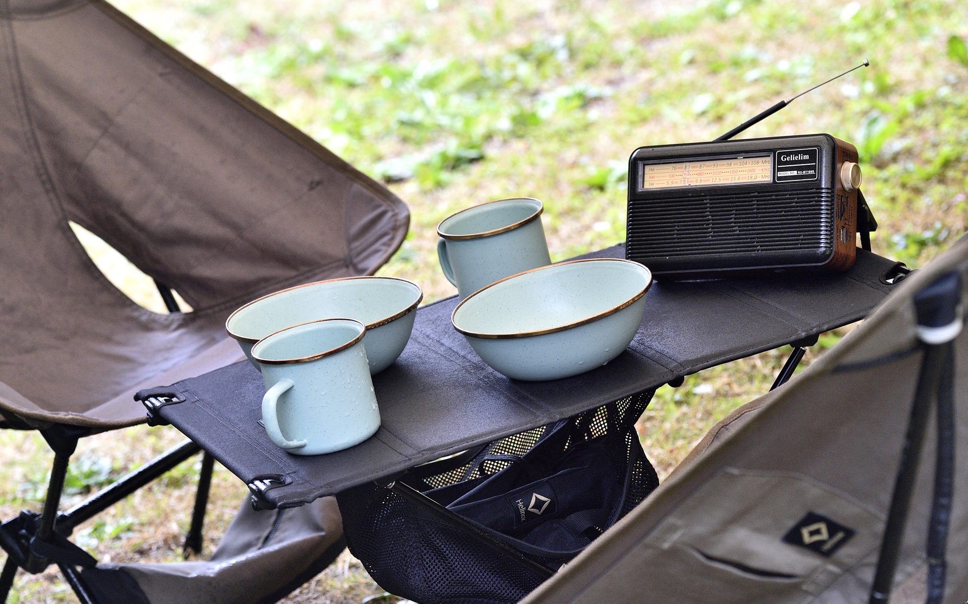 テーブルやチェアもすぐに畳めるコンパクトものをチョイス