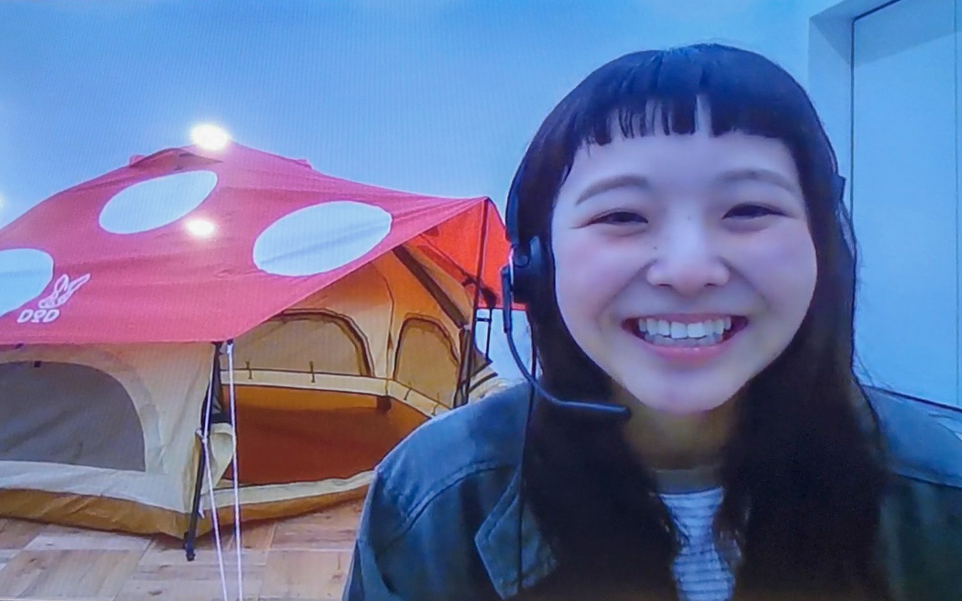 DOD広報の辻未鷹氏の後ろにあるのが「キノコテント」。屋根部分は交換が可能で、赤のほかに緑や青、紫（ハロウィン限定）もあるという