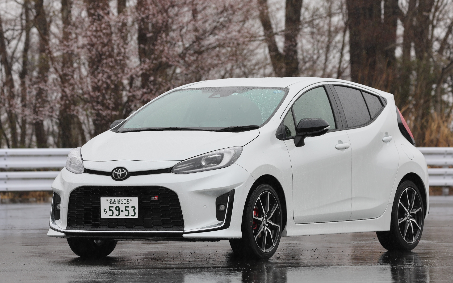 新型アクアGRスポーツ