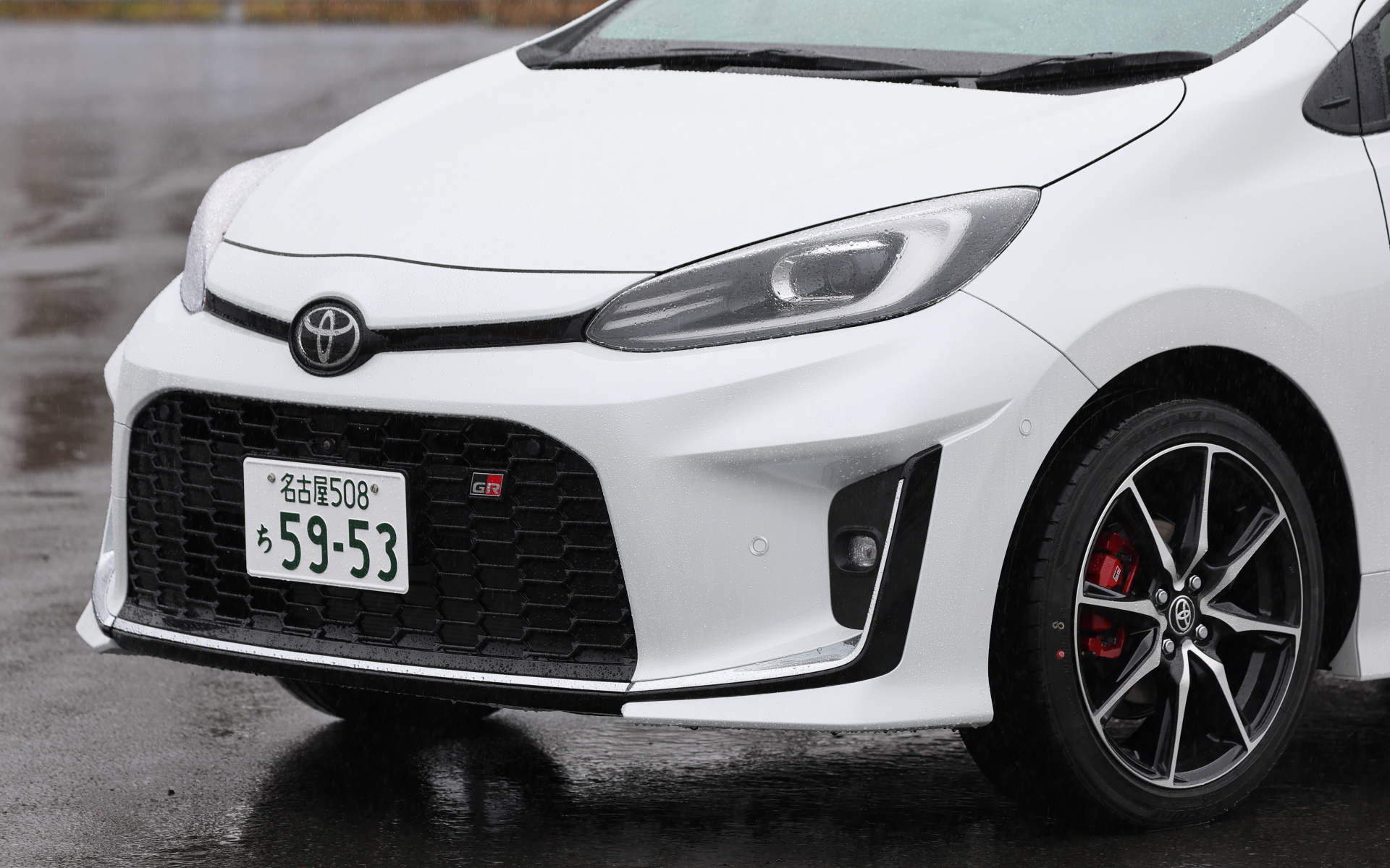 大きく印象を変える専用グリル