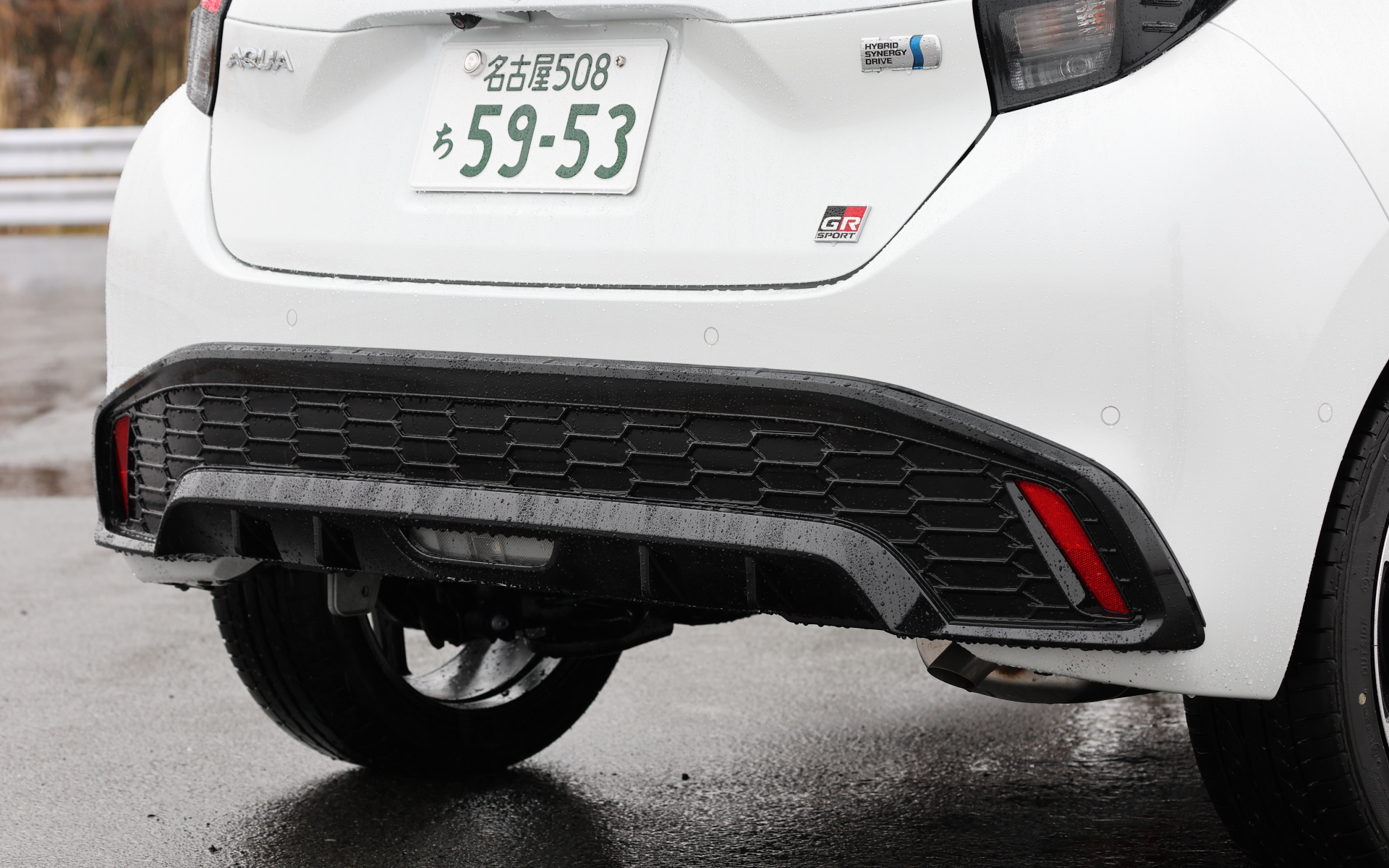 リアはディフューザー形状