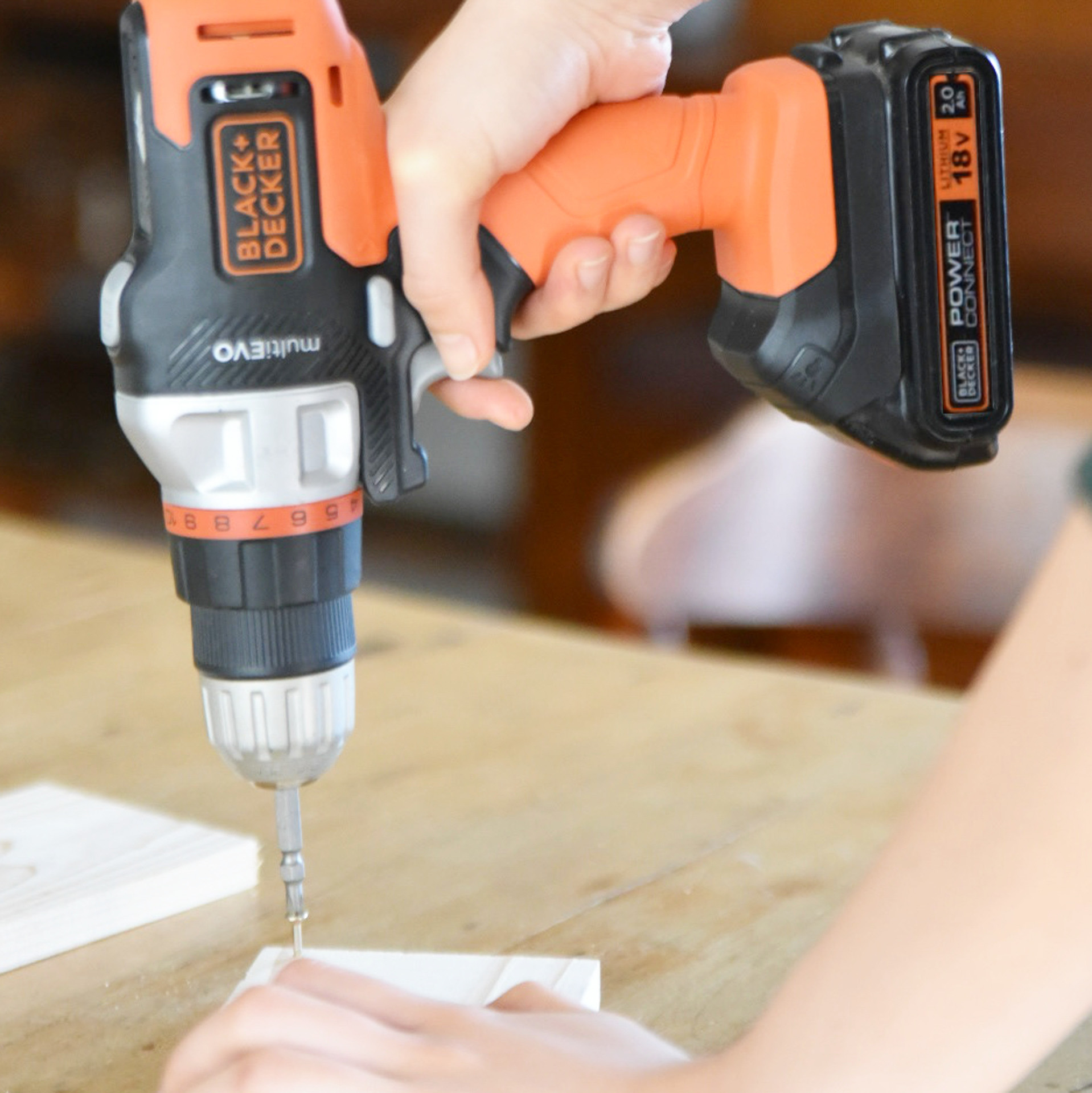 穴あけ/ネジ締め