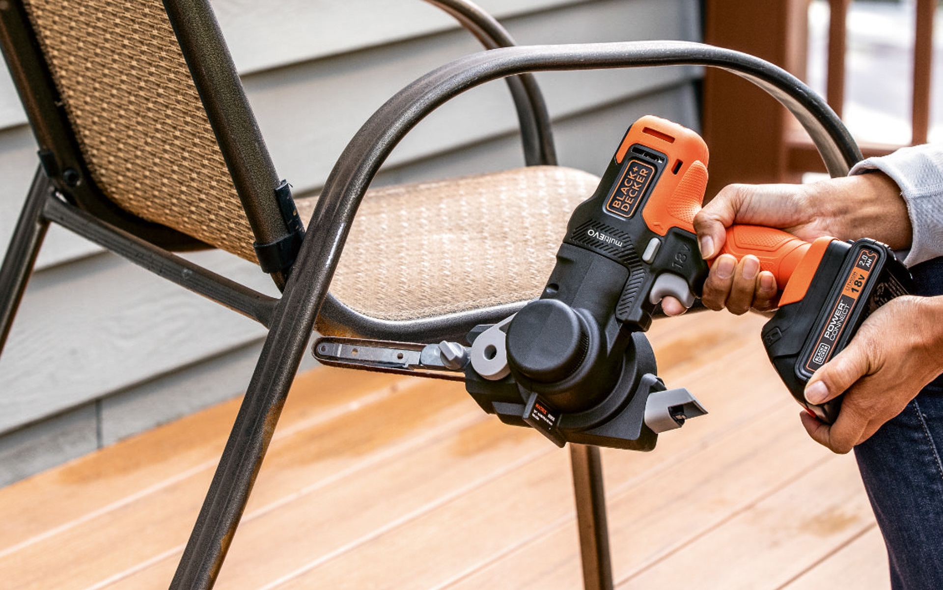 細かいところの研磨も可能なディテールサンダーヘッド