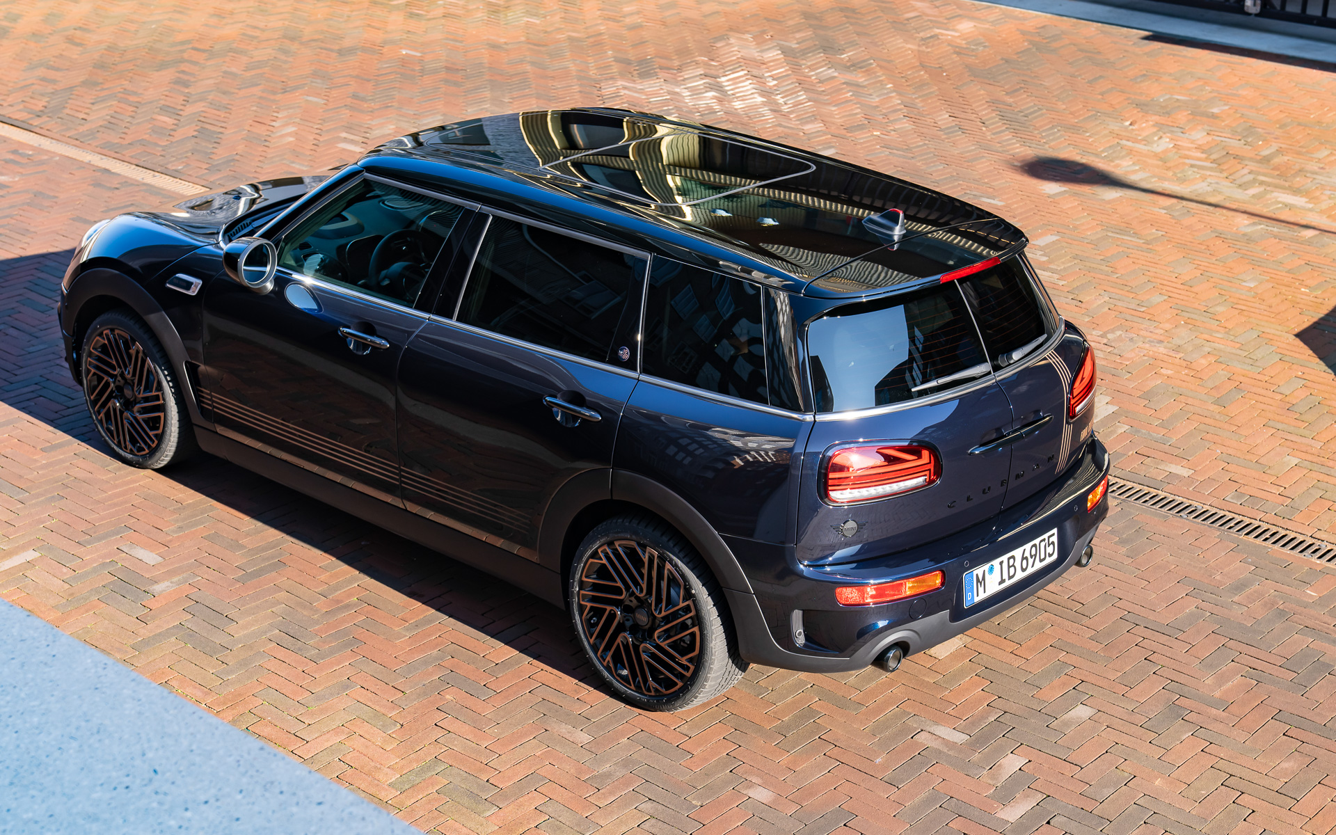 クラブマンの大きな特徴の1つが観音開きのリアハッチ