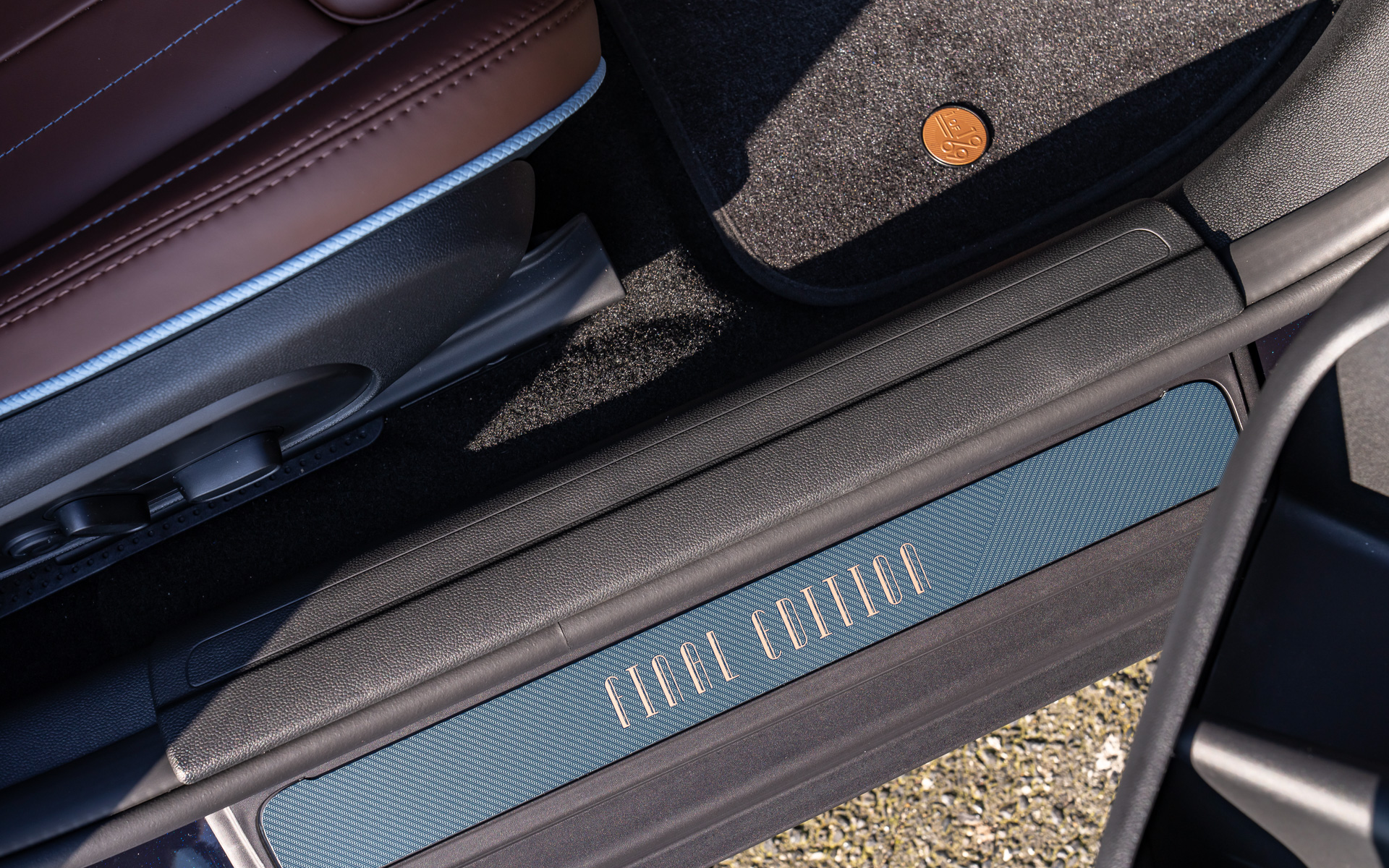 ドアシルトリムにもFinal Editionの文字