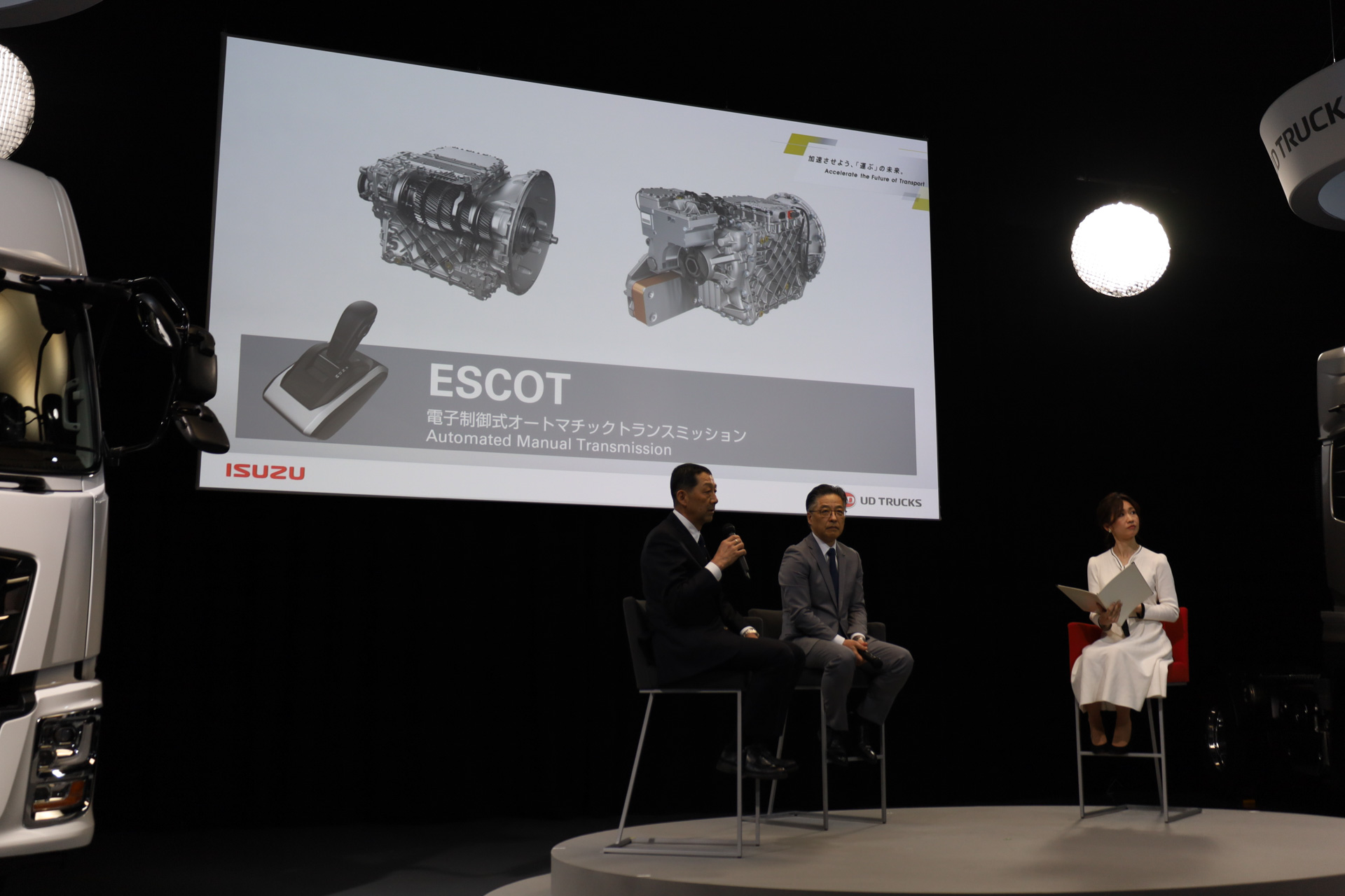 新型トラクタヘッドの搭載技術について説明