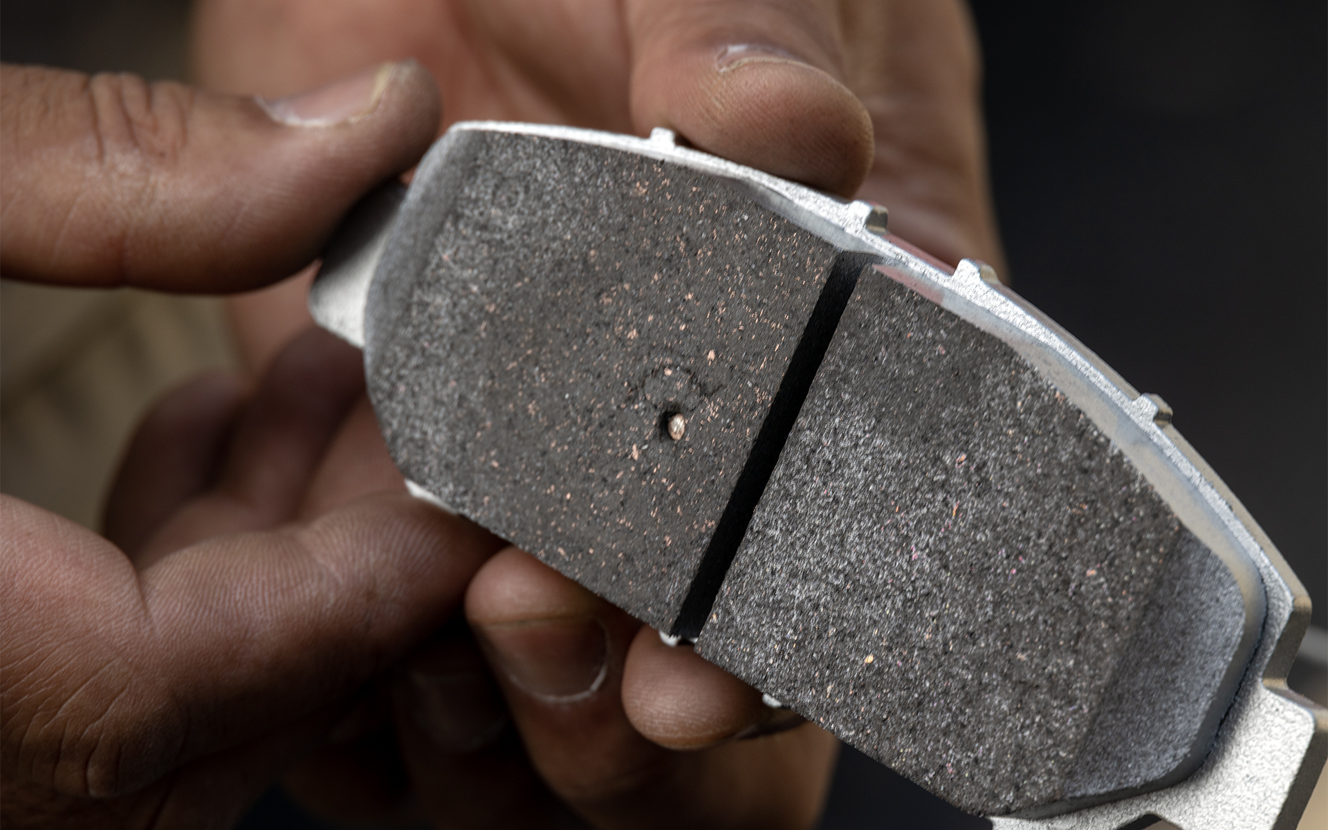 このブレーキの温度を測るための加工もダイハツ社内のお手製