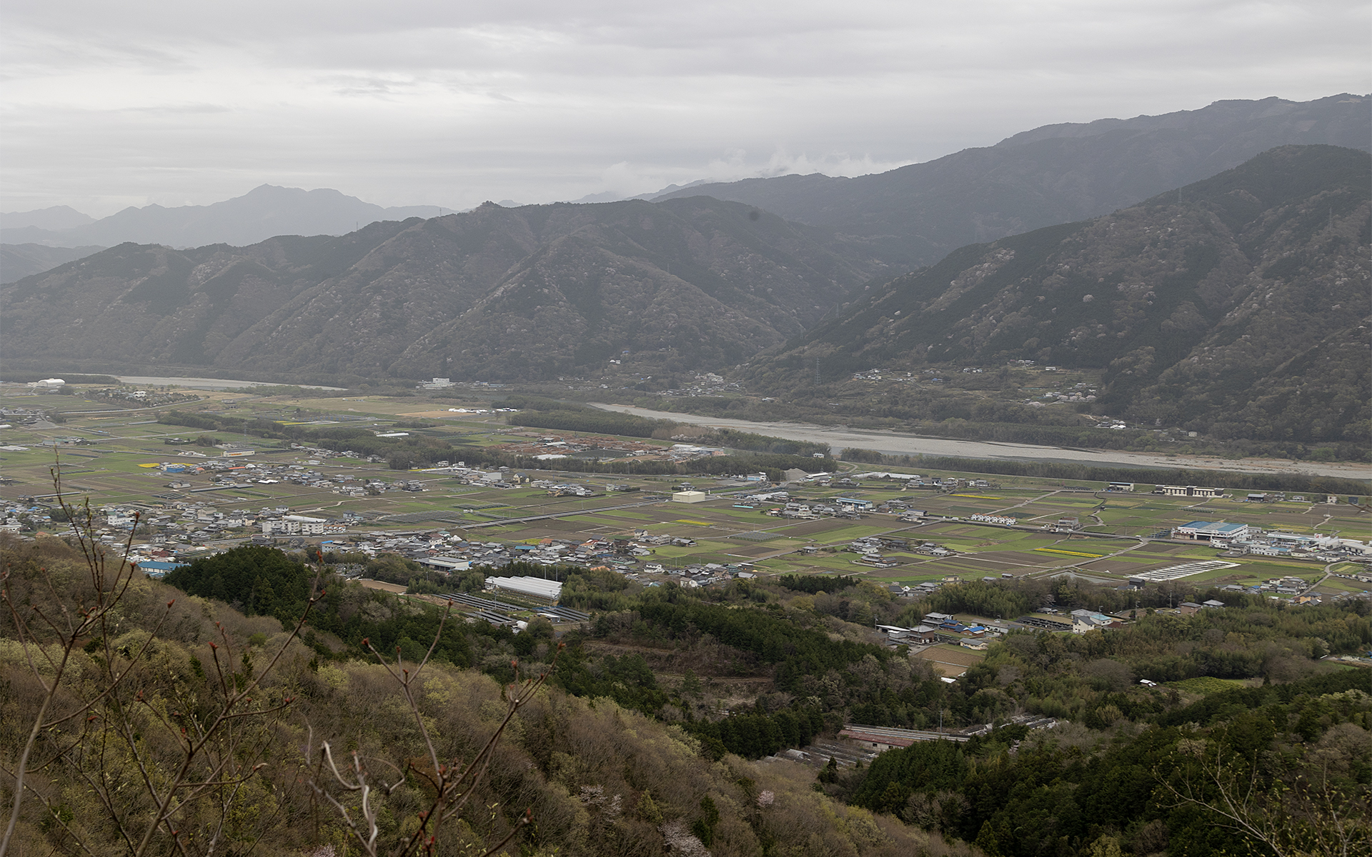 SSが設定されたふれあい公園から三好市を見たところ。キレイでのどかな風景が広がる街だ