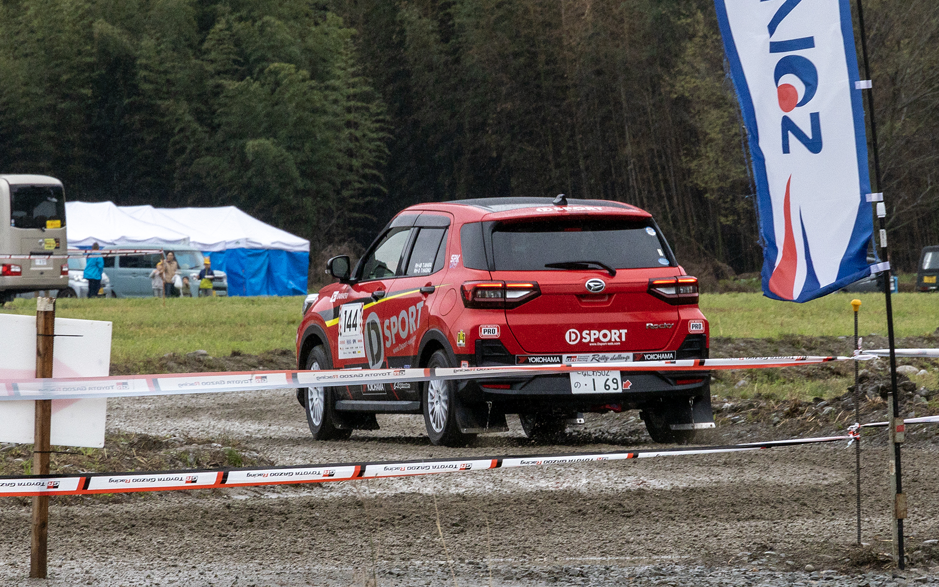 約400mと短いSSだっただけにちょっとしたロスが順位に大きく響く。ロッキーの素性のよさと相原氏のドライブの正確さが光った場面