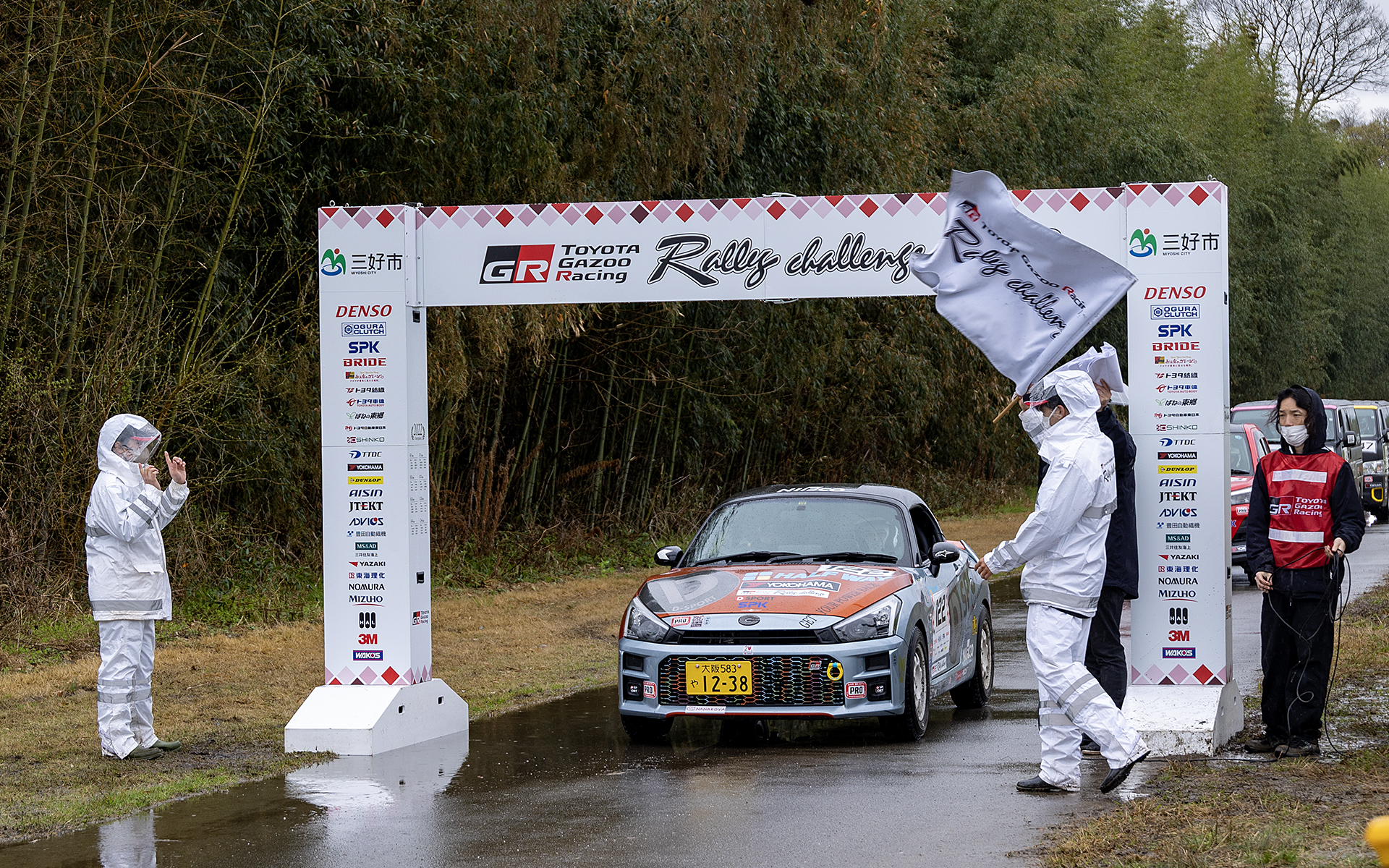 D-SPORT ChallengeコペンチームもコペンGRスポーツでE-3クラスから参戦。ドライバーは殿村氏、コ・ドライバーはTV番組でアナウンサーをしている上原あずみさん