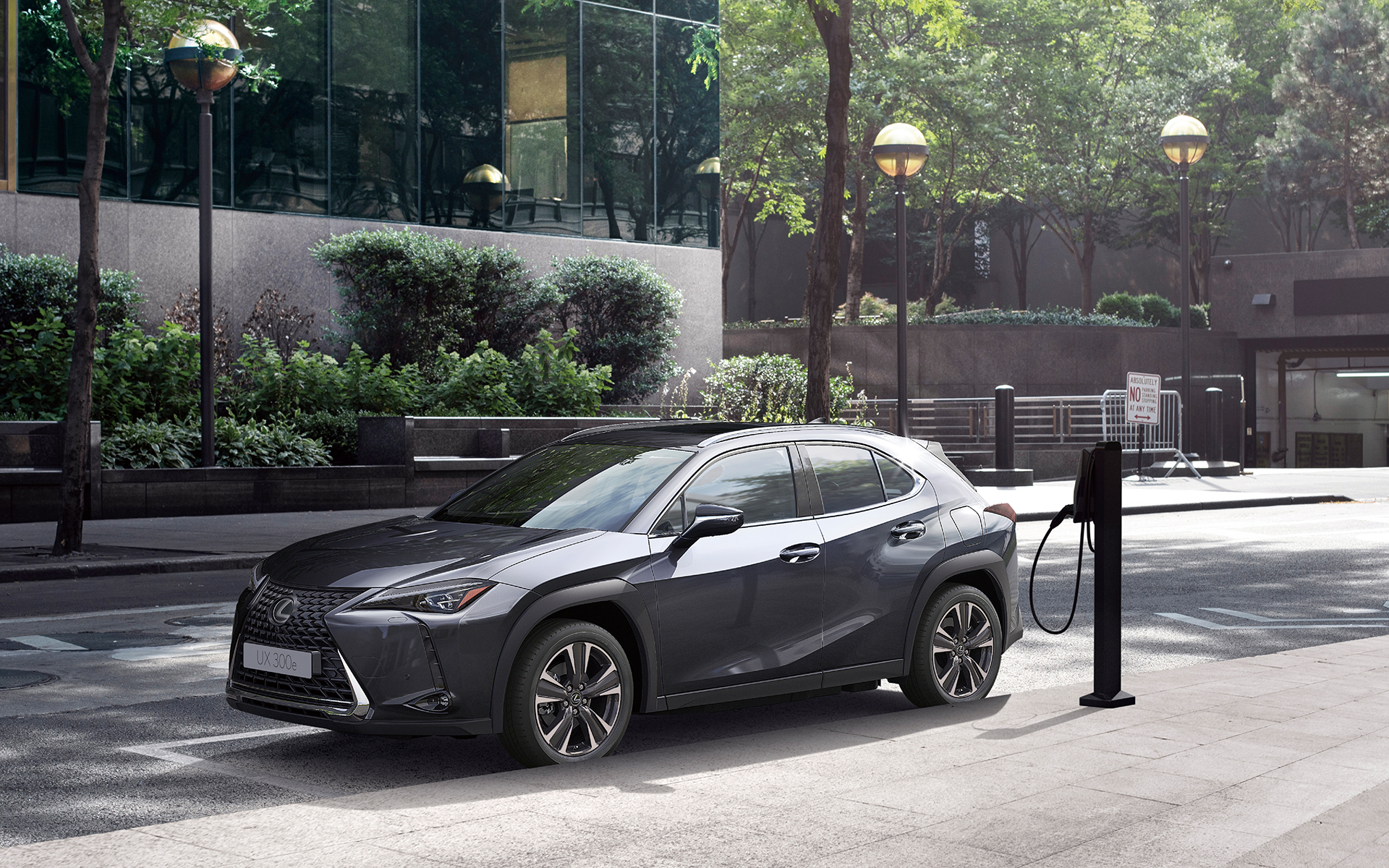 UX300e（ソニッククロム）