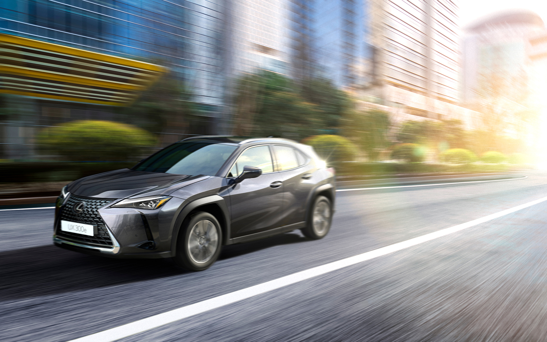 UX300e（ソニッククロム）