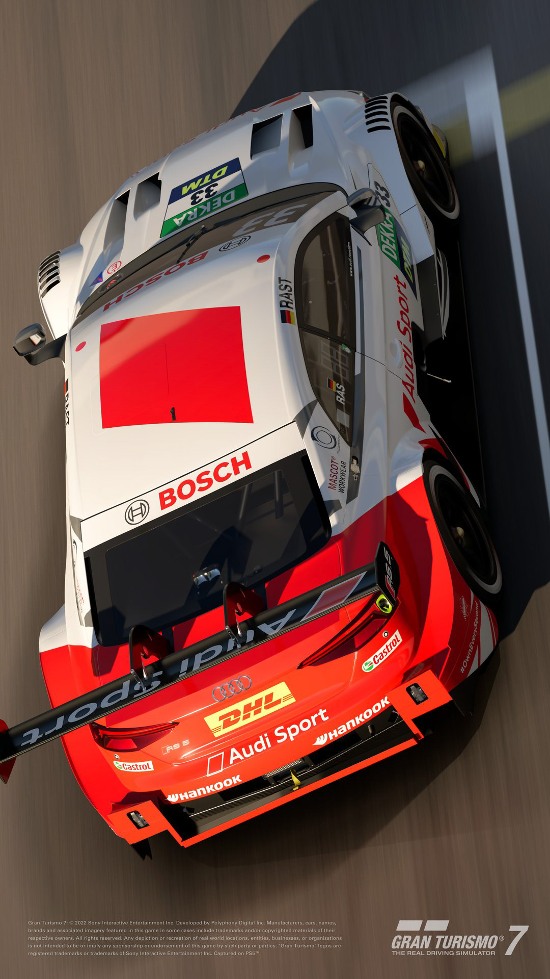 「アウディ RS 5 Turbo DTM '19」:クラス1の時代に2つの勝利を飾ったDTMマシン。2019年は、ドイツ・ツーリングカー選手権(DTM)にとって変革の年でした。エンジンのダウンサイジングなどを定めたクラス1規定が採用され、同規定を採用する日本のスーパーGTなどとのレースの共催が可能となった。この新たなカテゴリーにアウディが送り込んだのが、心臓部を刷新した「RS 5 DTM」。外観こそ前シーズンと共通だが、エンジンを4L・V8自然吸気から2L直列4気筒ターボへと換装したため、劇的な軽量化と重量バランスの向上を達成、従来をはるかにしのぐ600馬力オーバーのパワーまで獲得した、完全なるニューマシン。2019年シーズン、アウディはワークス体制として6台の「RS5 DTM」を投入。これにカスタマーチーム車両も加え、「RS5 DTM」による一大勢力を形成する中、傑出した走りを見せたのが、エースドライバー、レネ・ラストの駆る33号車。開幕戦から勝利を重ね、最終戦ホッケンハイムの第2レースでは、同じRS5を駆るニコ・ミューラーとの同門対決をポール・トゥ・ウィンで制し、見事チャンピオンに輝いた。この年、レネを擁するアウディ・チーム・ロズベルグがチームタイトルも獲得したため、33号車はふたつの栄冠に恵まれた記念すべきマシンとなった