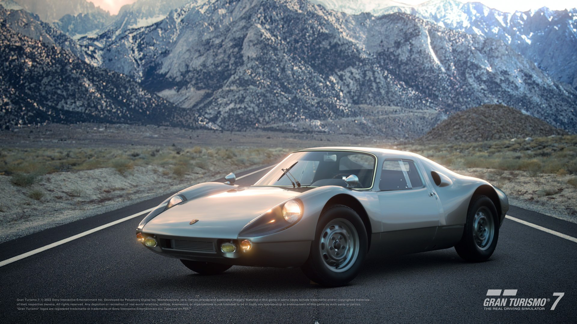 「ポルシェ カレラ GTS (904) '64」:1960年代のポルシェGTレース活動に飛躍をもたらした傑作。ポルシェは創業間もない1950年代より、356シリーズや、356から派生したミッドシップの本格的レーシングタイプ、550スパイダーなどにより世界各地のモータースポーツで活躍。その名声を高めていた。こうした足跡に続き登場した重要なマイルストーンが、1963年に誕生した「ポルシェ カレラ GTS」で、開発コードネームから「904 GTS」とも呼ばれている。「カレラ GTS」は、当時のスポーツカー世界選手権規定の変化に合わせ誕生したスポーツカー。1950年代、世界選手権の対象レースは少量生産の純レーシングカーで競われていた。しかし、1961年の選手権規定の改定により世界選手権は量産スポーツカーによるGTクラスが主戦場となった。このGTクラス参戦のためには、量産100台という規定をクリアする必要があった。「ポルシェ カレラ GTS」は、量産向きのラダーフレーム構造のシャシーに軽量なFRP製ボディを被せるという、ポルシェでは初のアプローチで開発が行なわれ、量産に対応。創業者ポルシェ博士の孫にあたるフェルディナント・アレクサンダー・ポルシェがデザインを手がけた低く美しいスタイリングも、この「カレラ GTS」の大きな特徴。ミッドシップに搭載するエンジンは空冷水平対向4気筒だが、レースにあわせて6気筒や8気筒エンジンの搭載も可能。「ポルシェ カレラ GTS」はデビュー間もなくタルガ・フローリオで総合優勝を果たすなどその性能は素晴らしく、ニュルブルクリンクやル・マンなどの耐久レースの大舞台でもクラス優勝を手にし、1964年のGTクラスチャンピオンシップを見事に制した