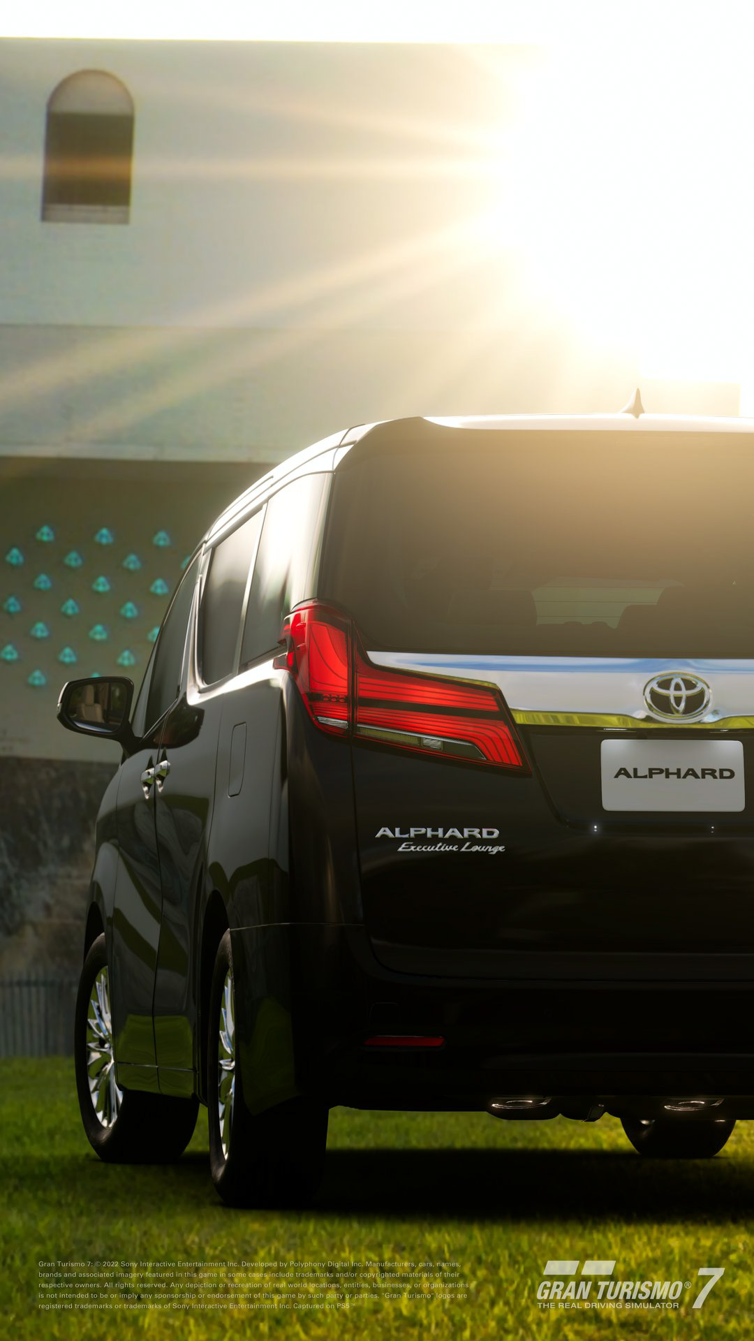 「トヨタ アルファード Executive Lounge '18」:「高級サルーン」へと進化した日本の最上級ミニバン。日本独自のユーティリティカーとして人気のミニバン。各自動車メーカーがしのぎを削り新商品開発が行なわれる激戦区にあって、最上級ミニバンとして確固たる地位を築いているのが「トヨタ アルファード」。2002年、初代モデルの登場以来「高級ミニバン」という価値を追求し、進化させ続けている。いまやVIPをもてなすリムジンとして選ばれるモデルの筆頭にもなるなど、名実ともに日本の高級車の代名詞となっている。2015年に登場した3代目アルファードでは、高級さと快適性の追求に一段と磨きがかけられた。象徴となったのが、2列目シートの快適性をあますことなく追求したラグジュアリーグレード「Executive Lounge」の導入。このグレード専用として採用される2列目「Executive Loungeシート」は、標準モデルのシートよりもひとまわりサイズの大ぶりな独立式シートとなっており、温度やベンチレーションなど各種調整機能のほか、格納式ミニテーブルなども装備。レザーの仕立てなど品質にも徹底的にこだわれており、まるで旅客機のハイクラスのようなおもてなし空間が与えられている。2017年にはマイナーチェンジを実施。3.5LのV6エンジンが刷新され最高出力が280 PSから301 PSへと向上。組み合わされるトランスミッションも、6速ATから8速ATへと多段化と高効率化が進められている。また、フロア部分やドア開口部を中心に剛性向上対策を施したことで、走行性能、そして快適性も一段と引き上げられた