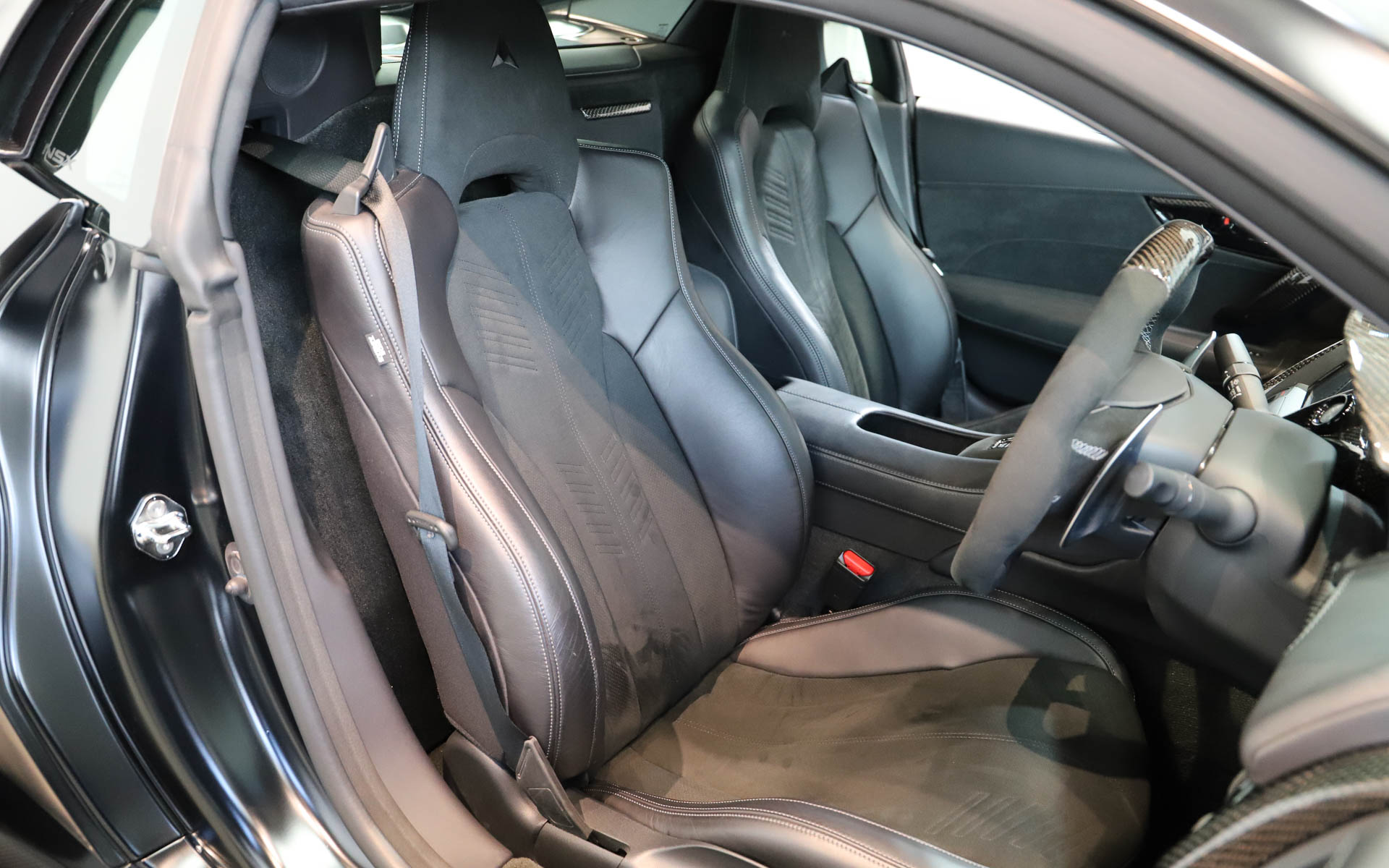 本田技研工業「NSX」をベースにした「LEGAVELO」（リガヴェロ）