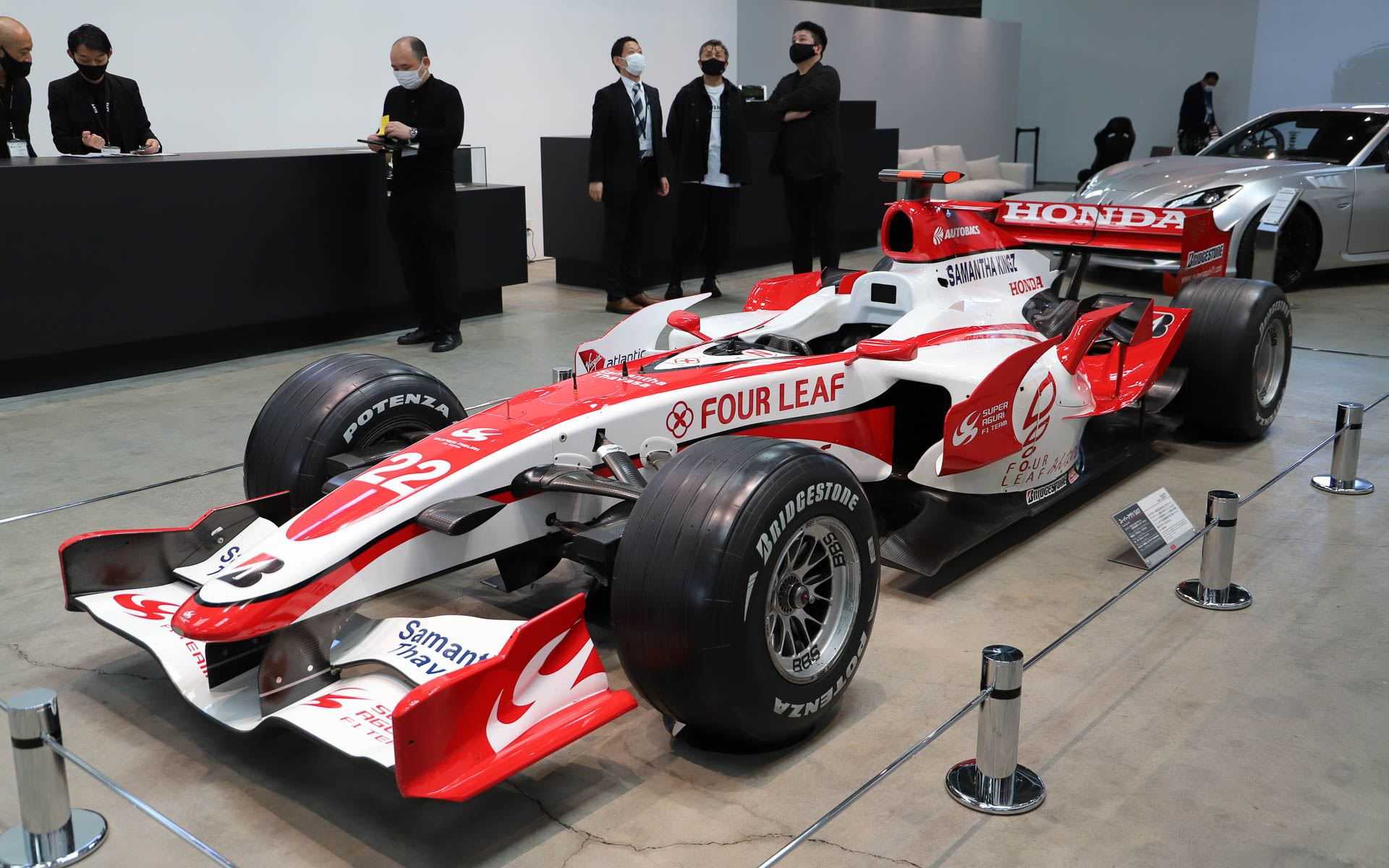 車両販売とは別に、期間限定でスペシャルカーを展示。第1弾はF1車両の「スーパーアグリ SA07」。展示車両は定期的に入れ替えられる