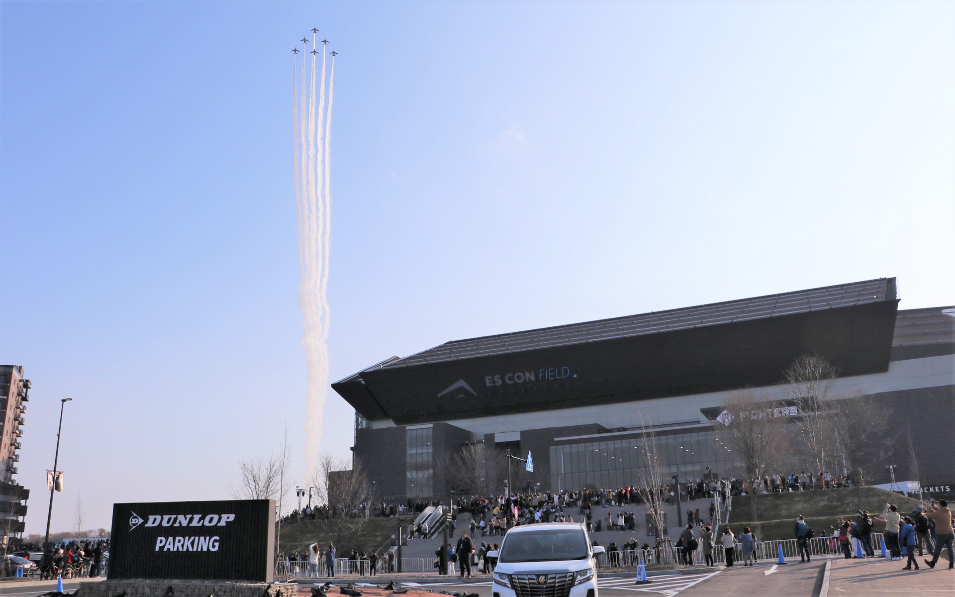 ブルーインパルスが北海道でアクロバット飛行を実施した