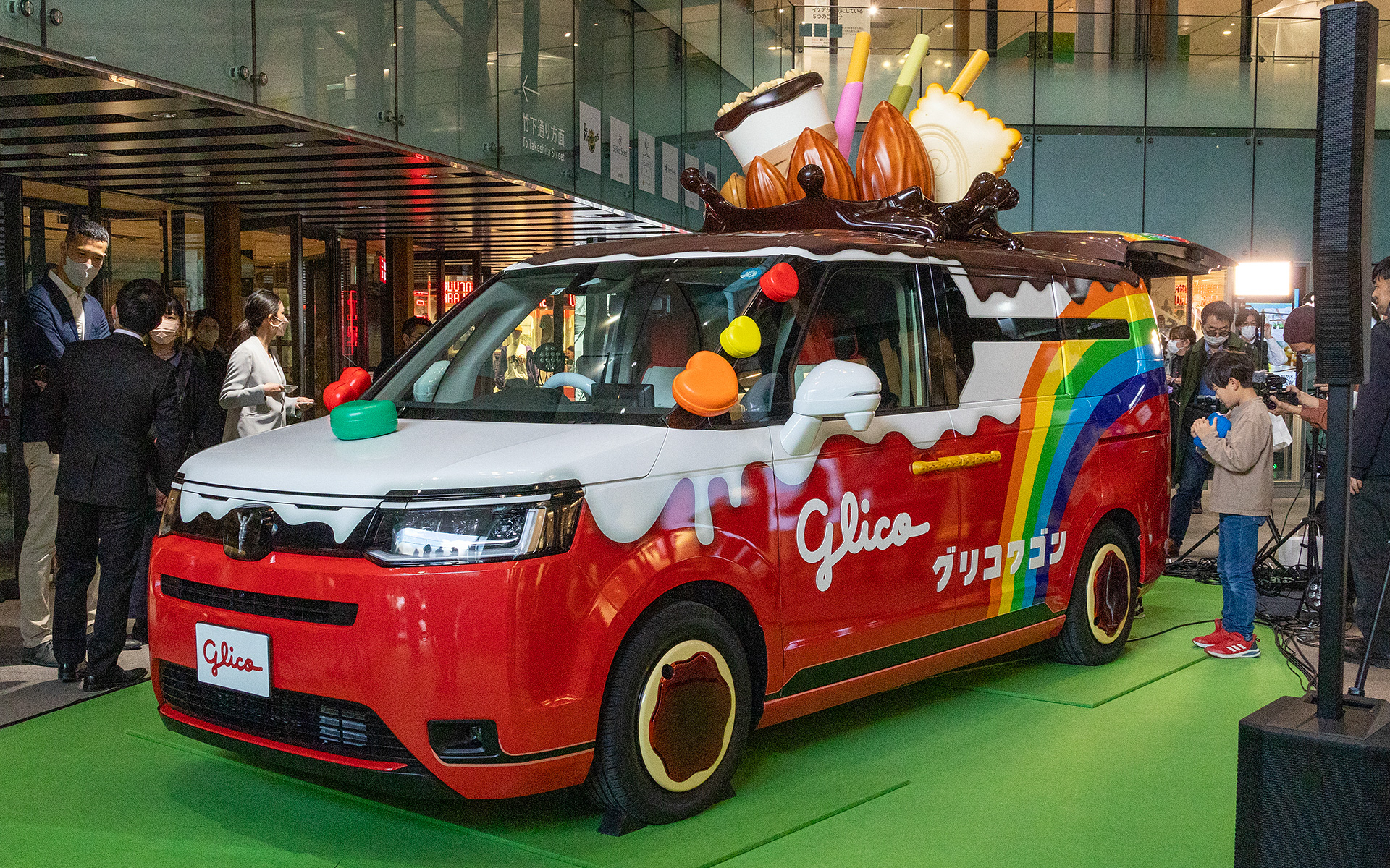 ホンダ ステップワゴンe:HEV AIRをベース車とした2代目「グリコワゴン」