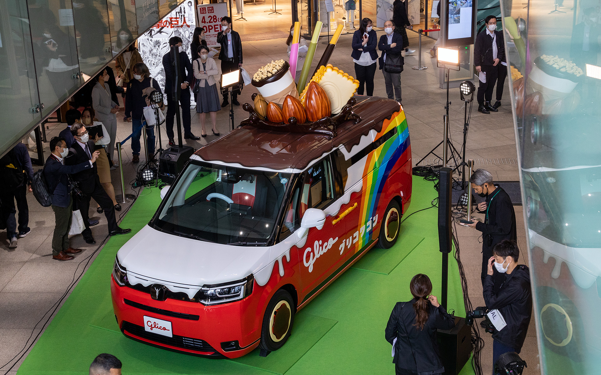 2代目「グリコワゴン」。ベースはホンダ ステップワゴンe:HEV AIR