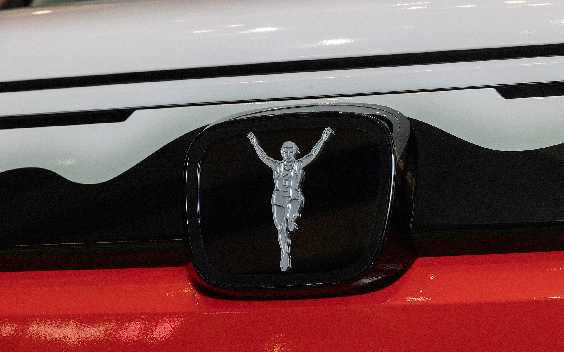 2代目「グリコワゴン」のフロントグリルにはグリコのシンボルマークが付く