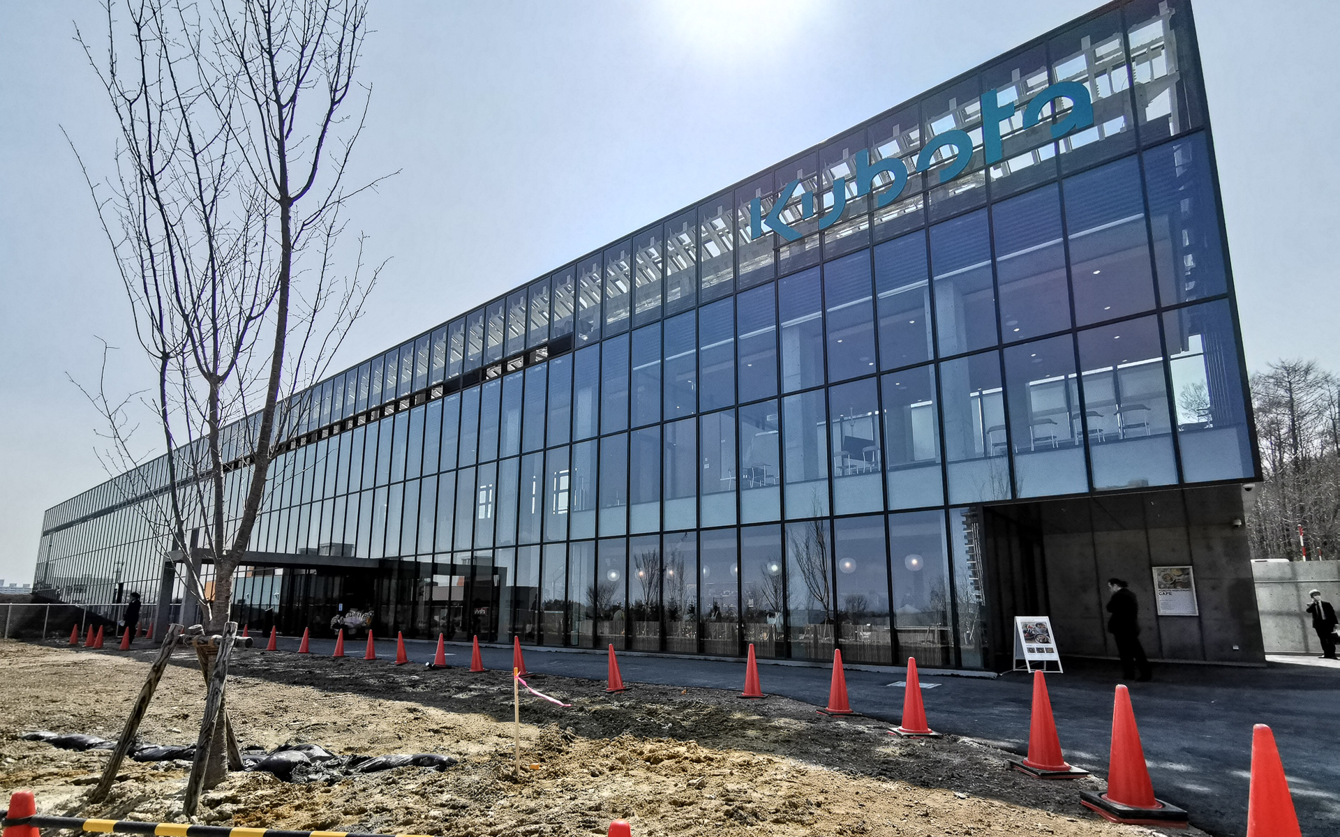 クボタが北海道ボールパークFビレッジ内に開業した農業学習施設「KUBOTA AGRI FRONT」、本格稼働の6月30日を目指して最終整備が進められている