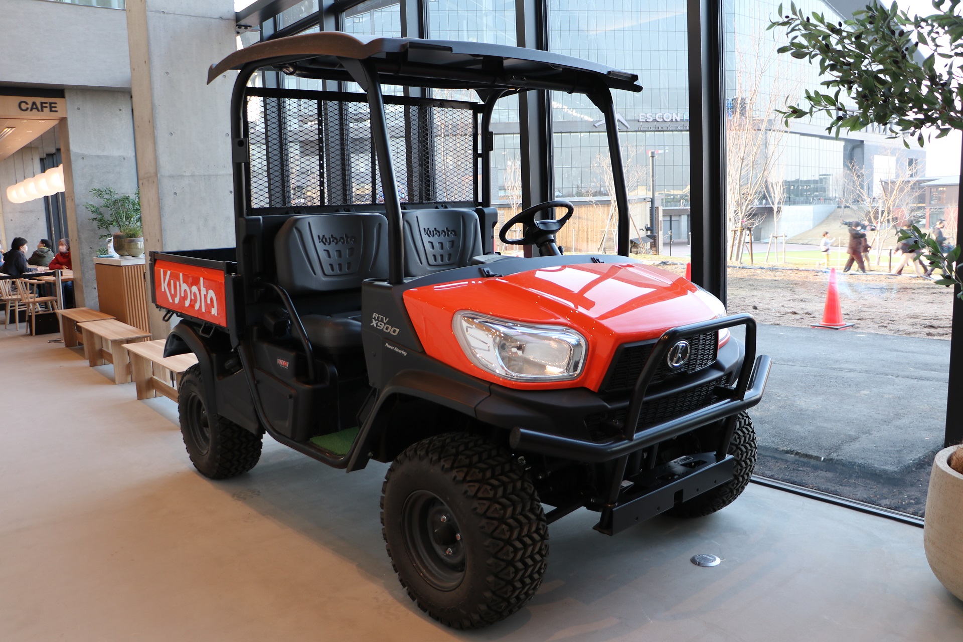 実際にリリーフカーとして使われている車両は屋根が外されている