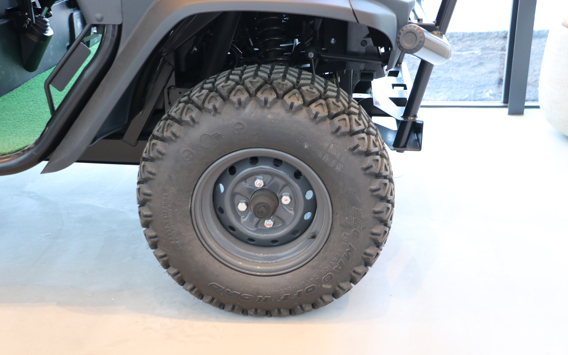 オフロードタイヤを装着