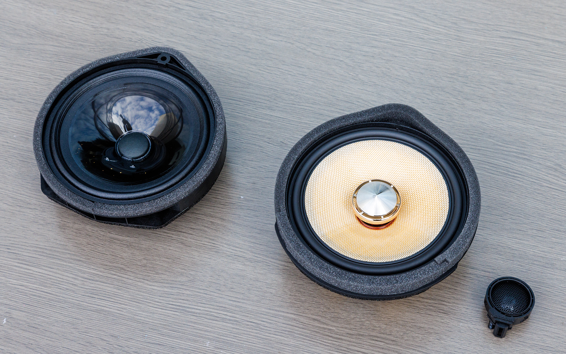 純正のノーマルスピーカーとギャザズスピーカーとの製品比較