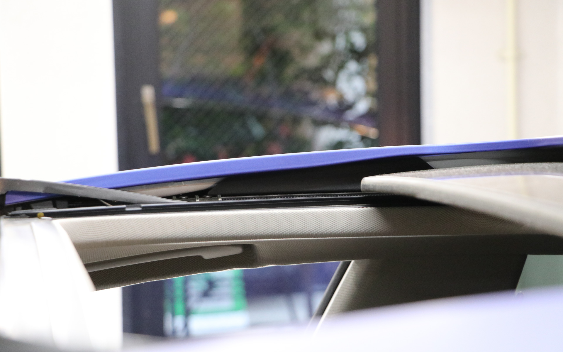 サンルーフを開けても白い部分は見当たらない