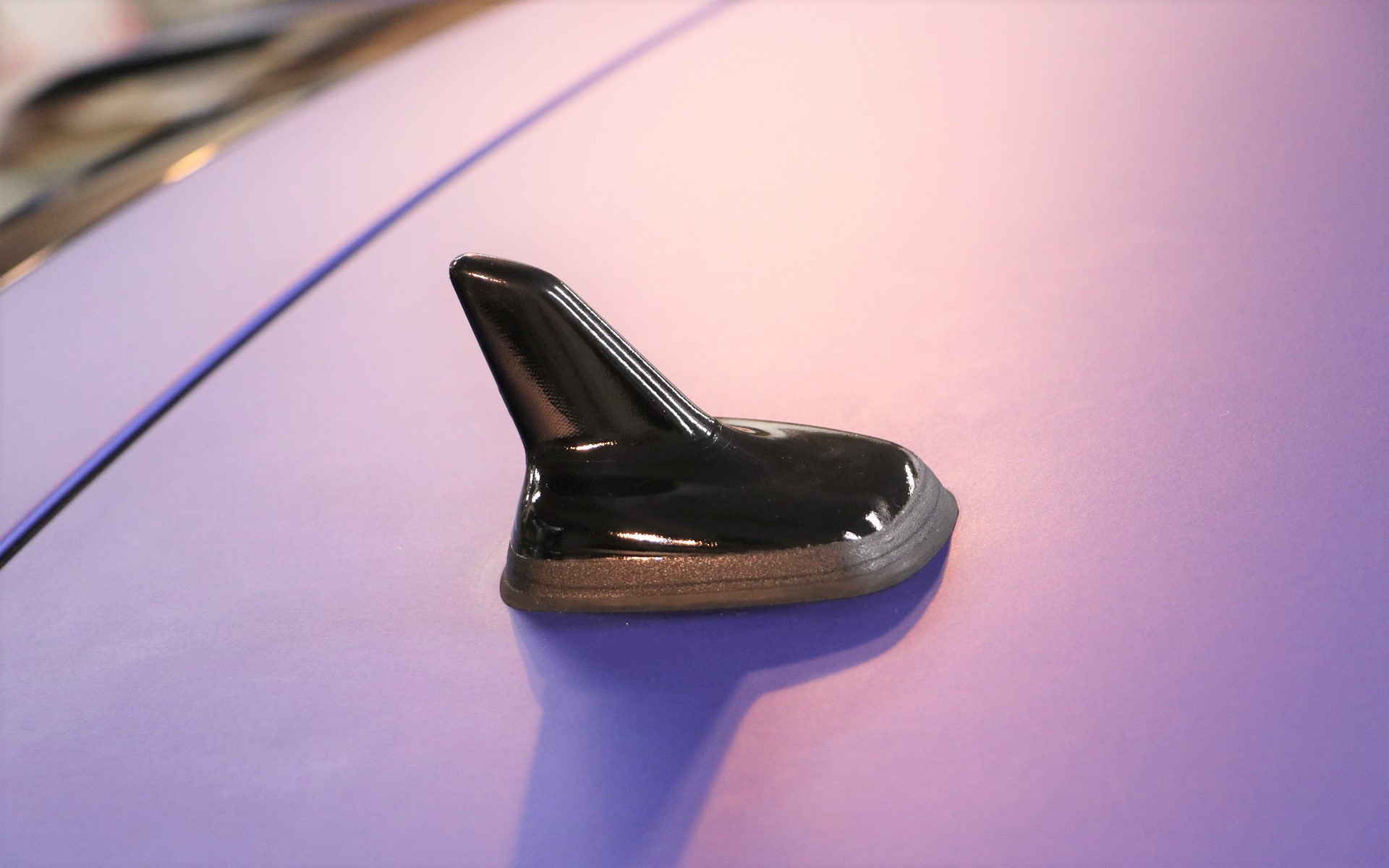 ルーフアンテナも分割して貼っているがかなり接近しないとつなぎ目は確認できない